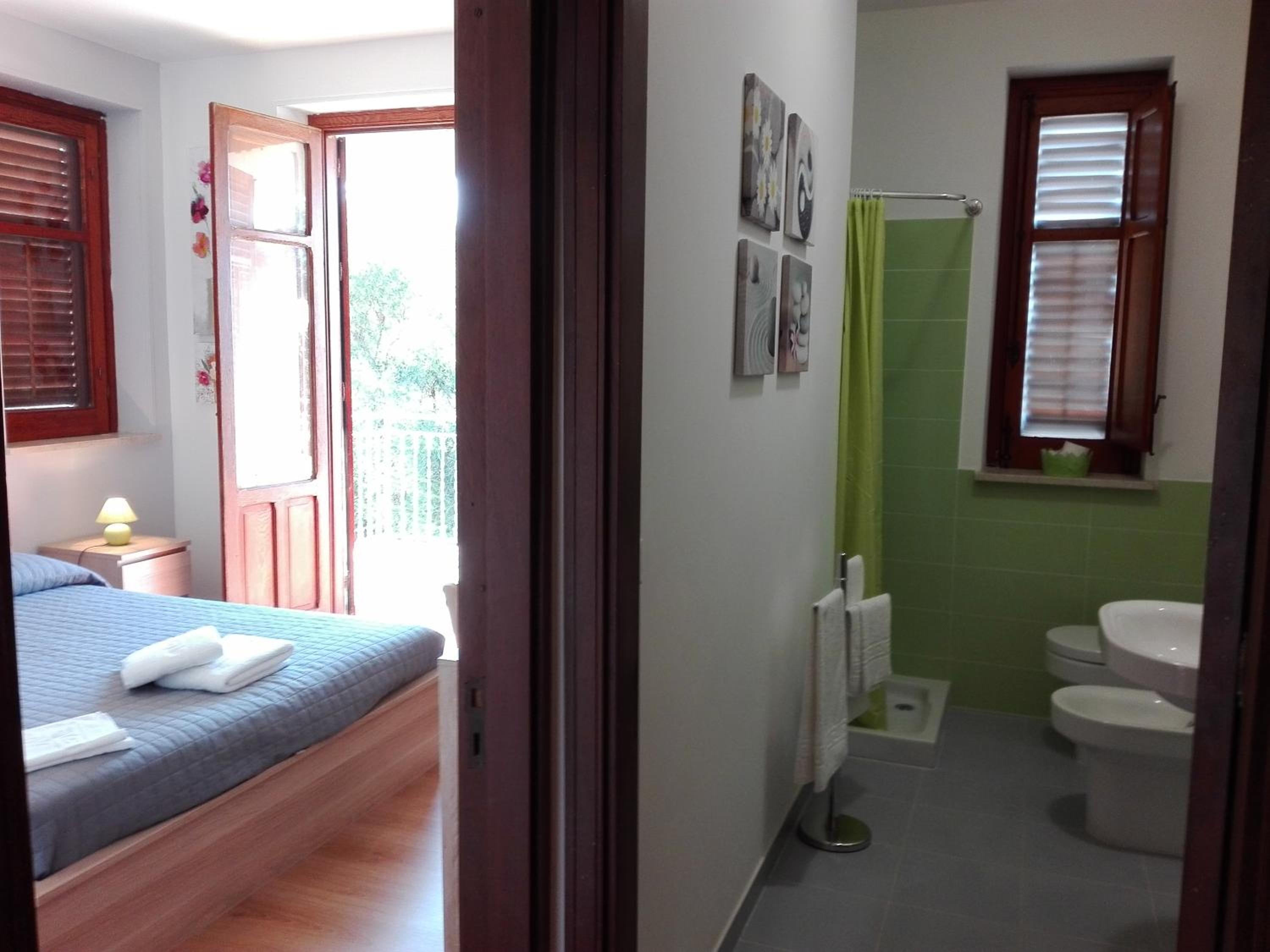 Deluxe Double Room with Balcony and Sea View photo 2