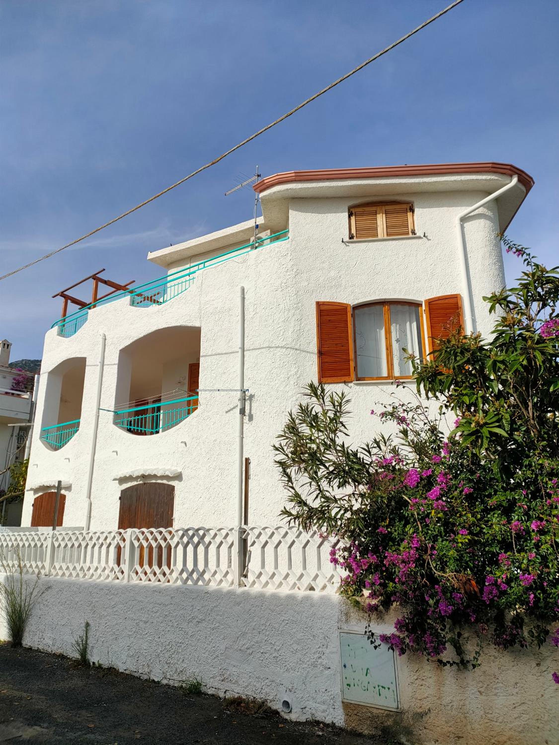 Two-Bedroom Apartment with Terrace and Sea View photo 3