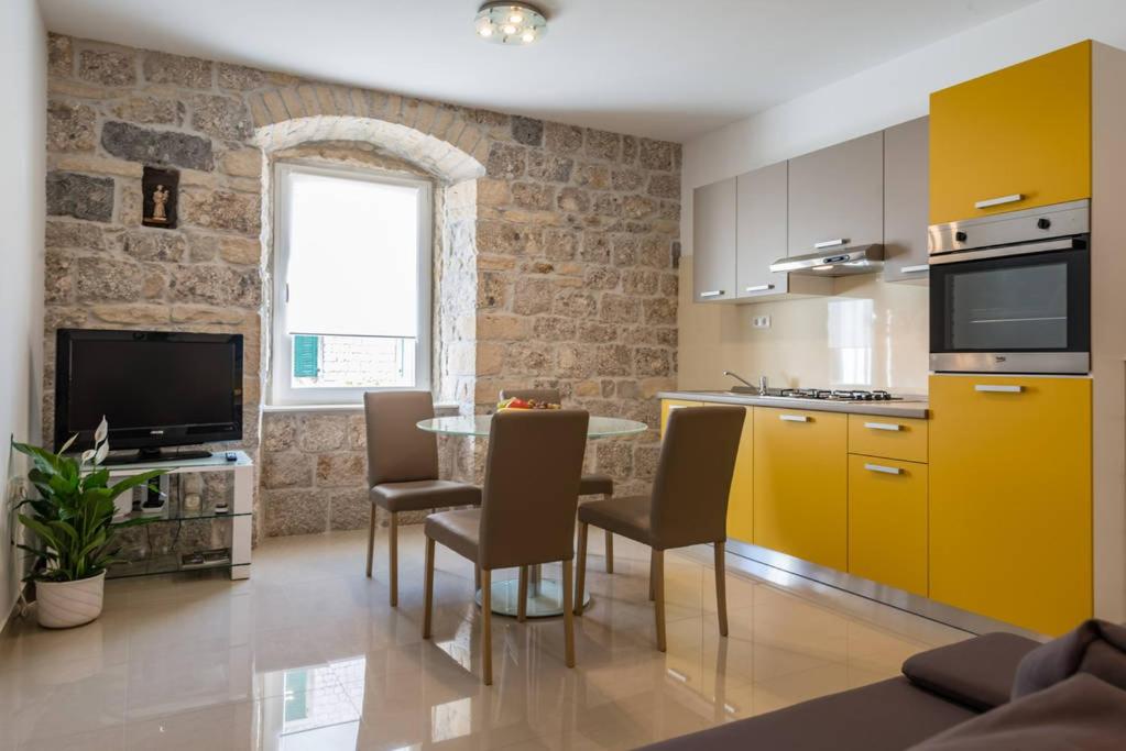 One-Bedroom Apartment - Photo 37