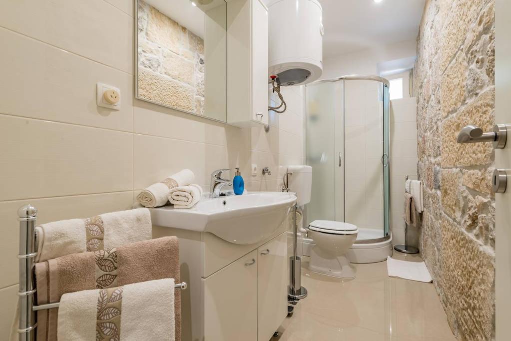 One-Bedroom Apartment - Photo 27