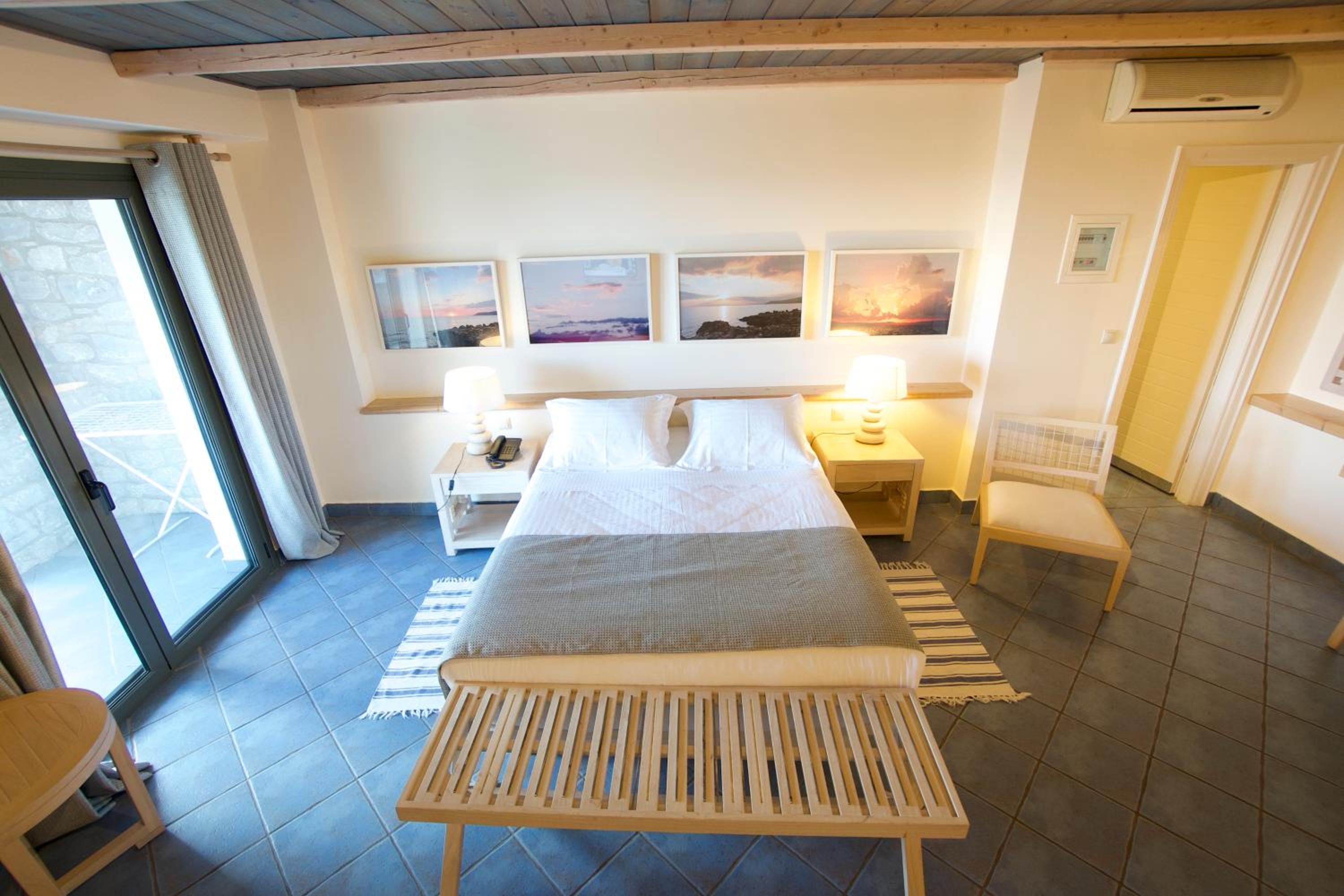 Studio (2 Adults)