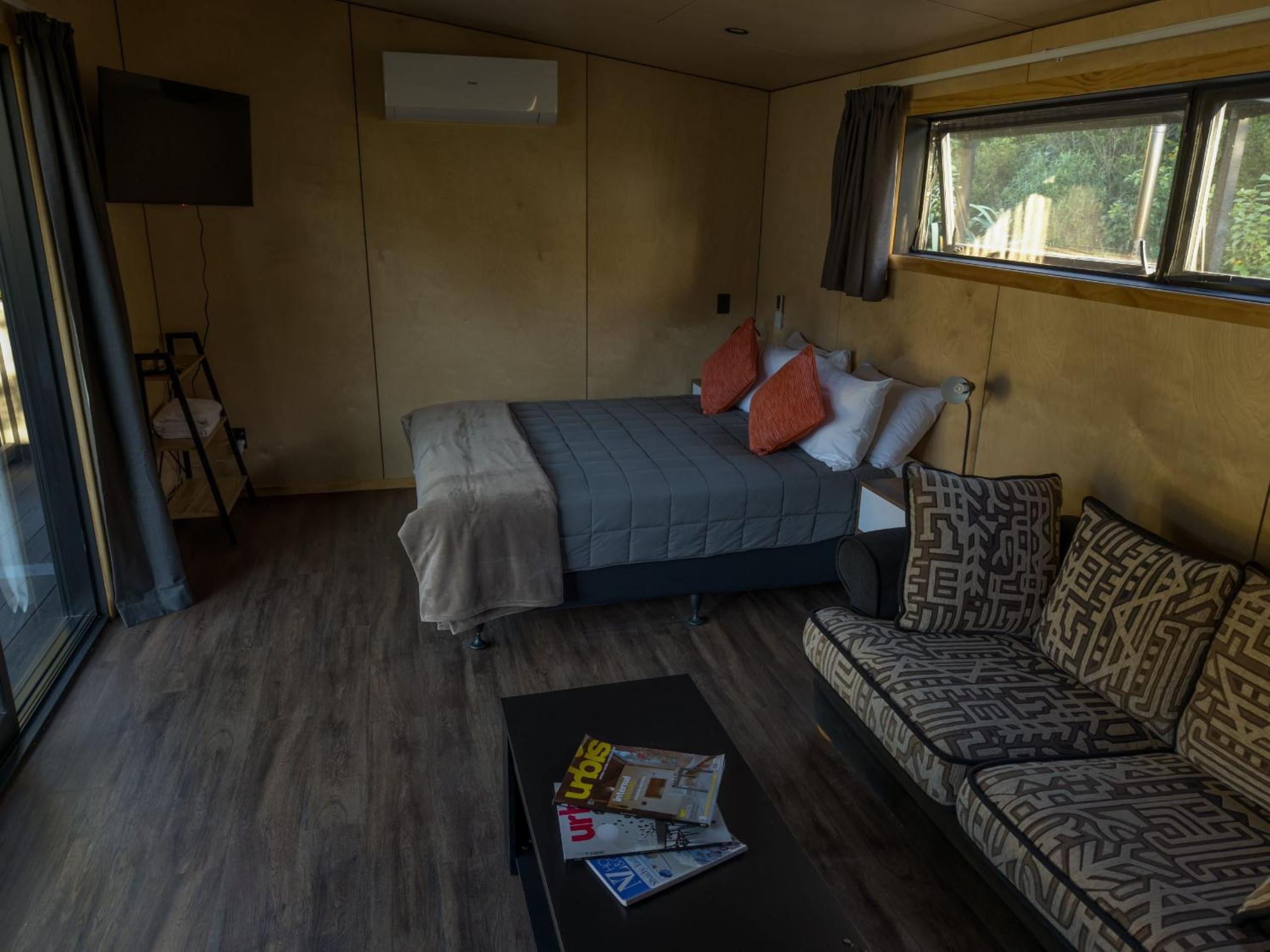 Deluxe Queen Suite