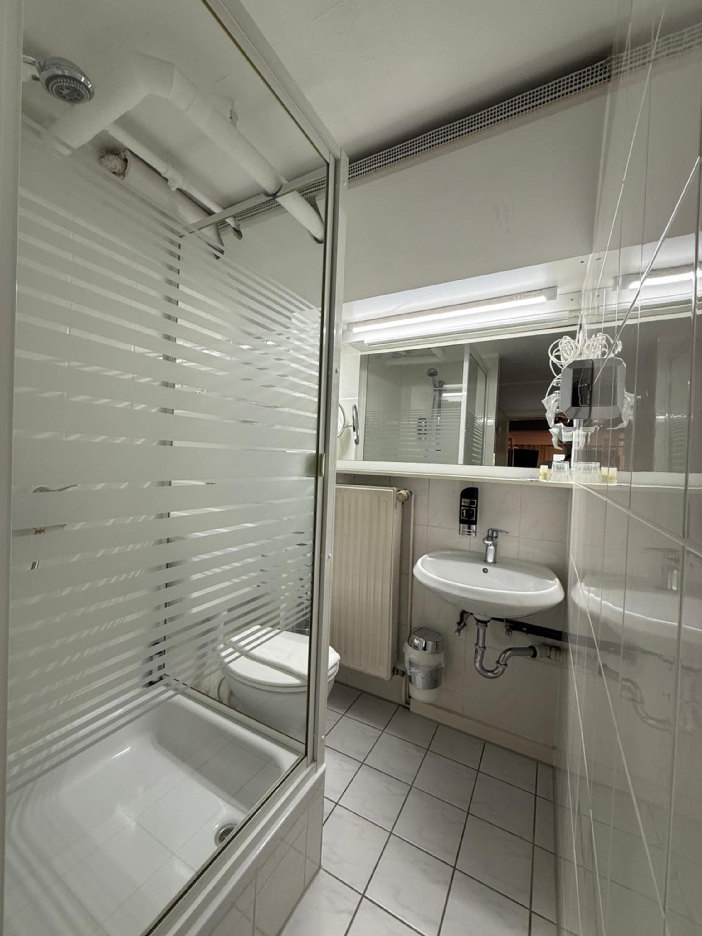 Single Room with Private External Bathroom photo 2