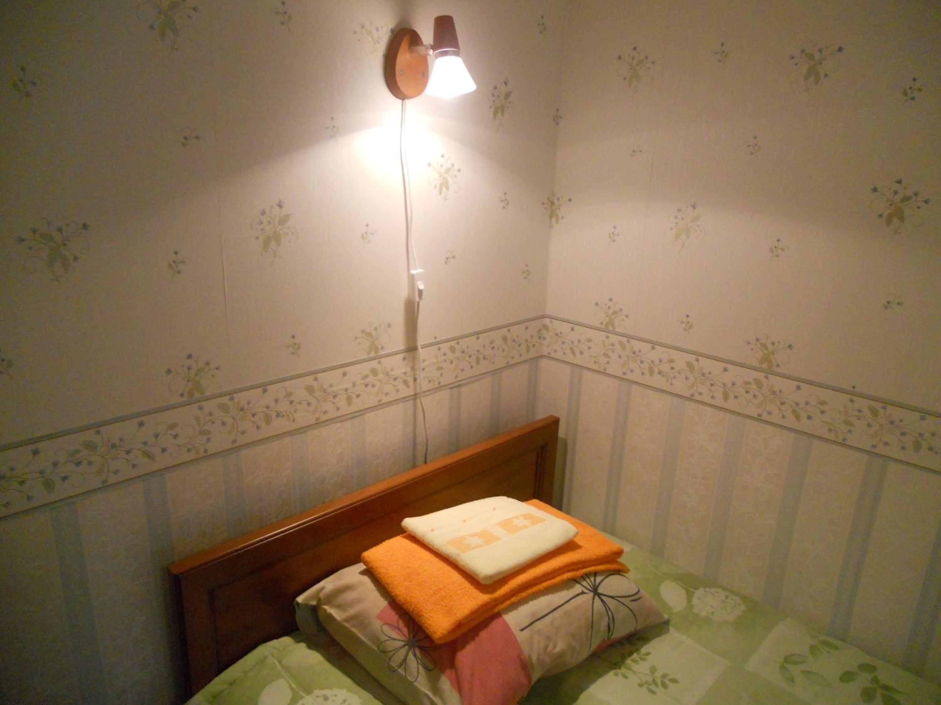 Economy Twin Room - Photo 4