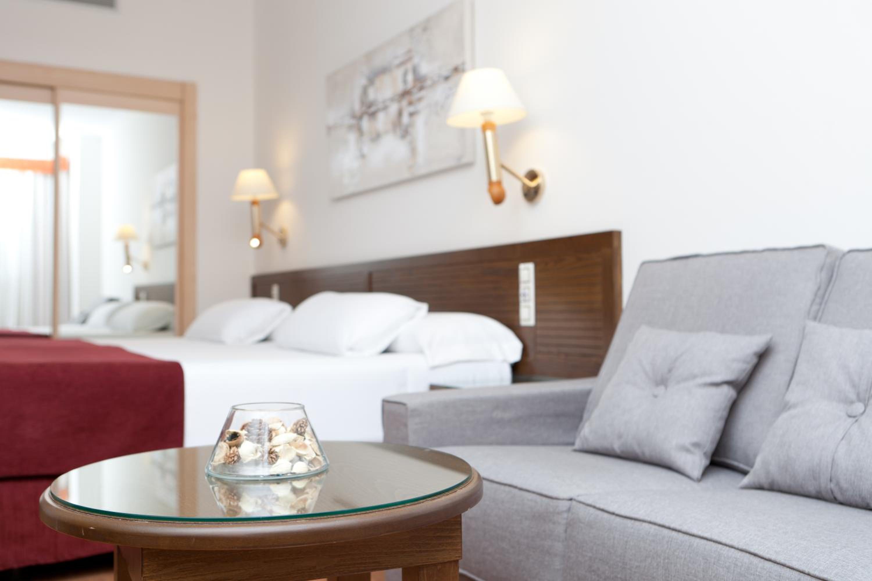 Superior Double Room (3 adults + 1 child) - Photo 5