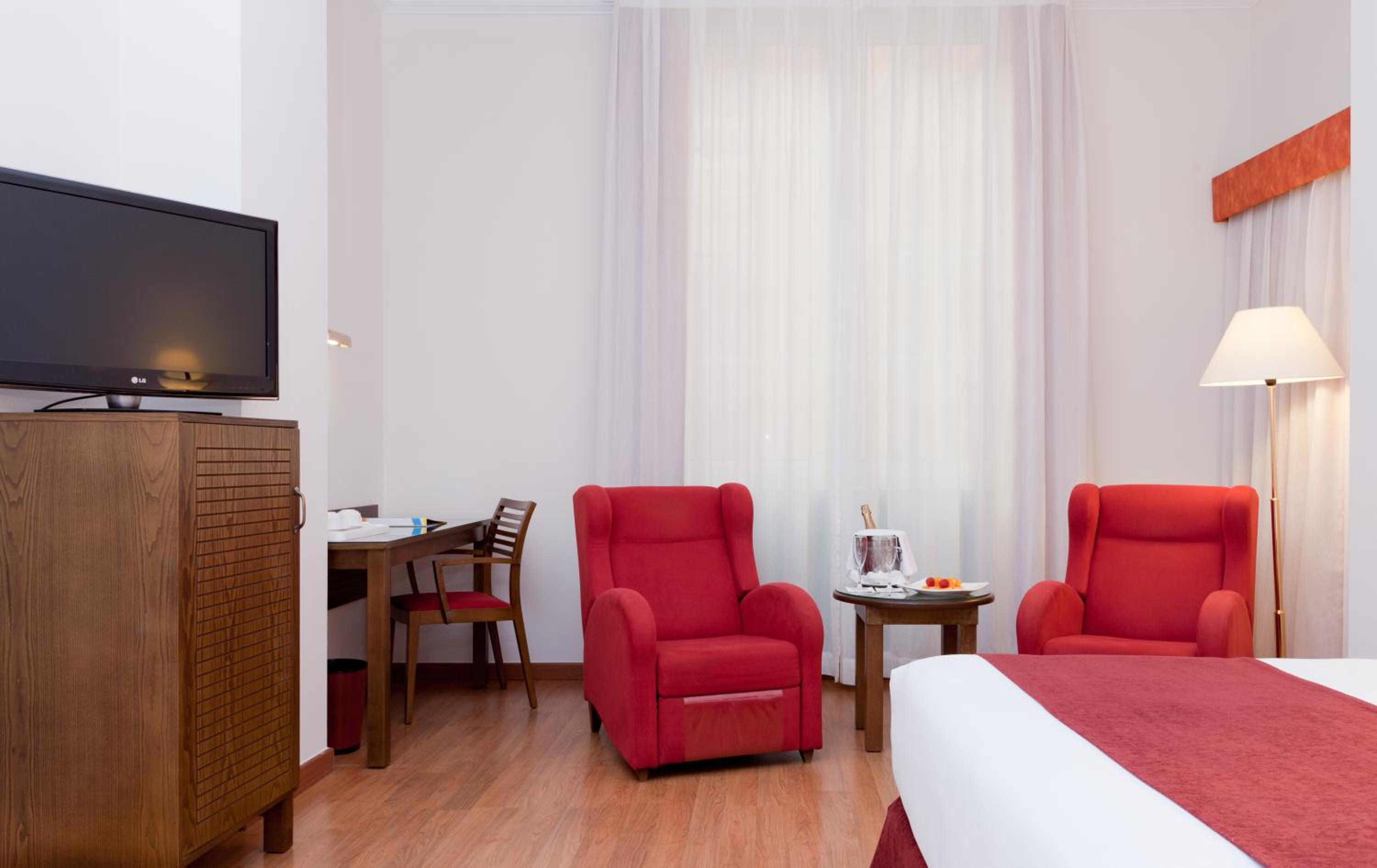 Superior Double Room (3 adults + 1 child) - Photo 8