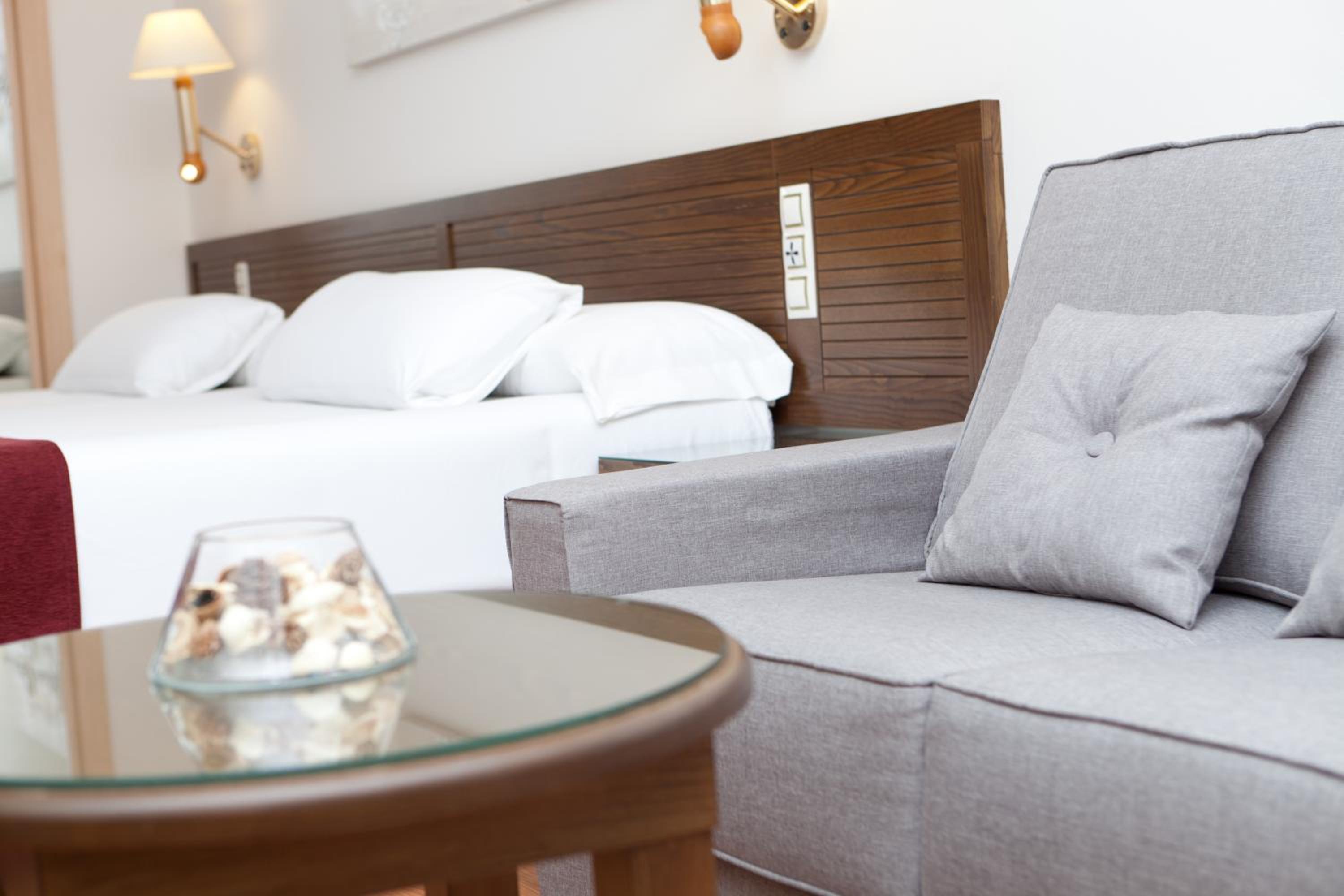 Superior Double Room (3 adults + 1 child) - Photo 4