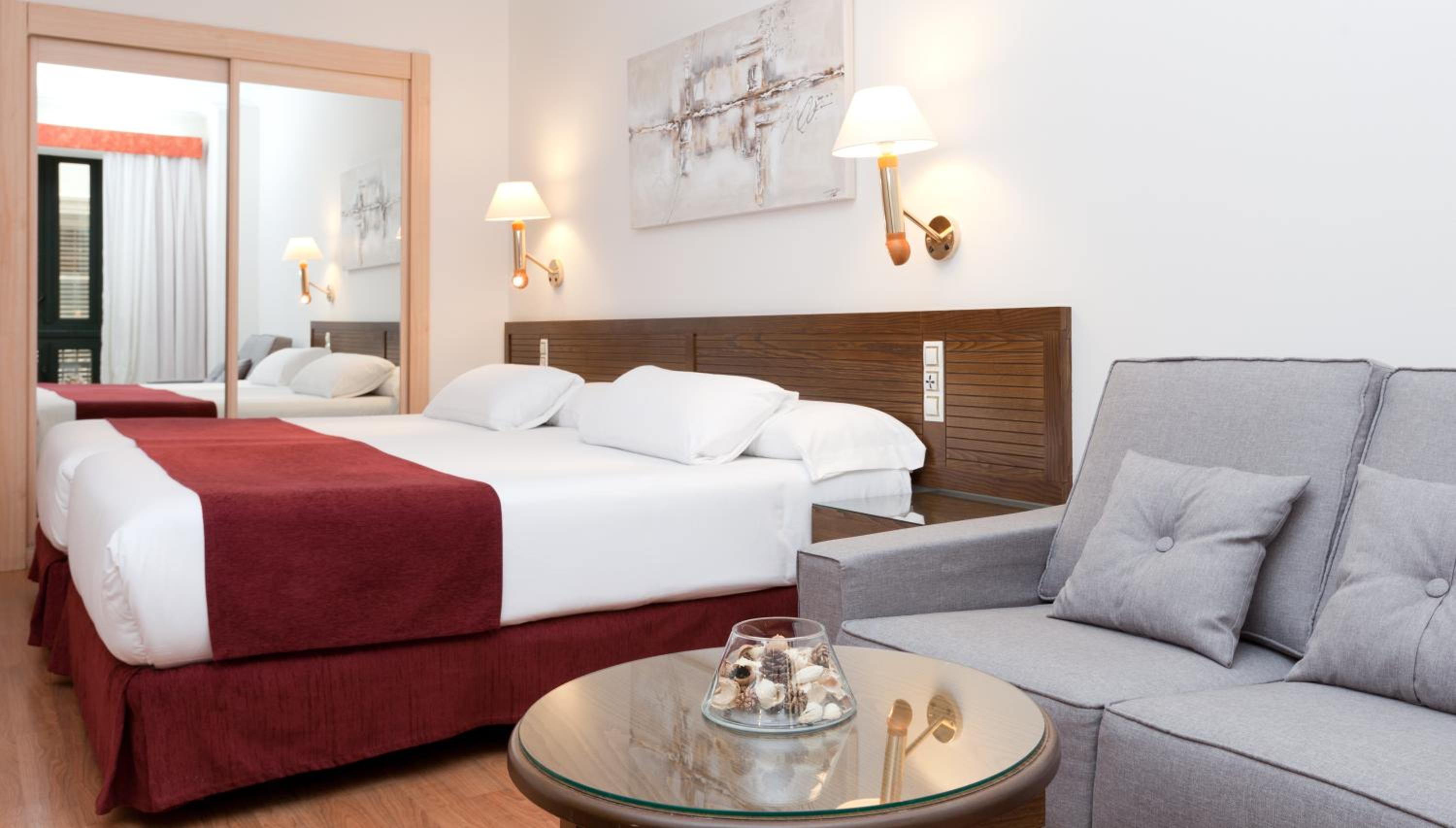 Superior Double Room (3 adults + 1 child) - Photo 9