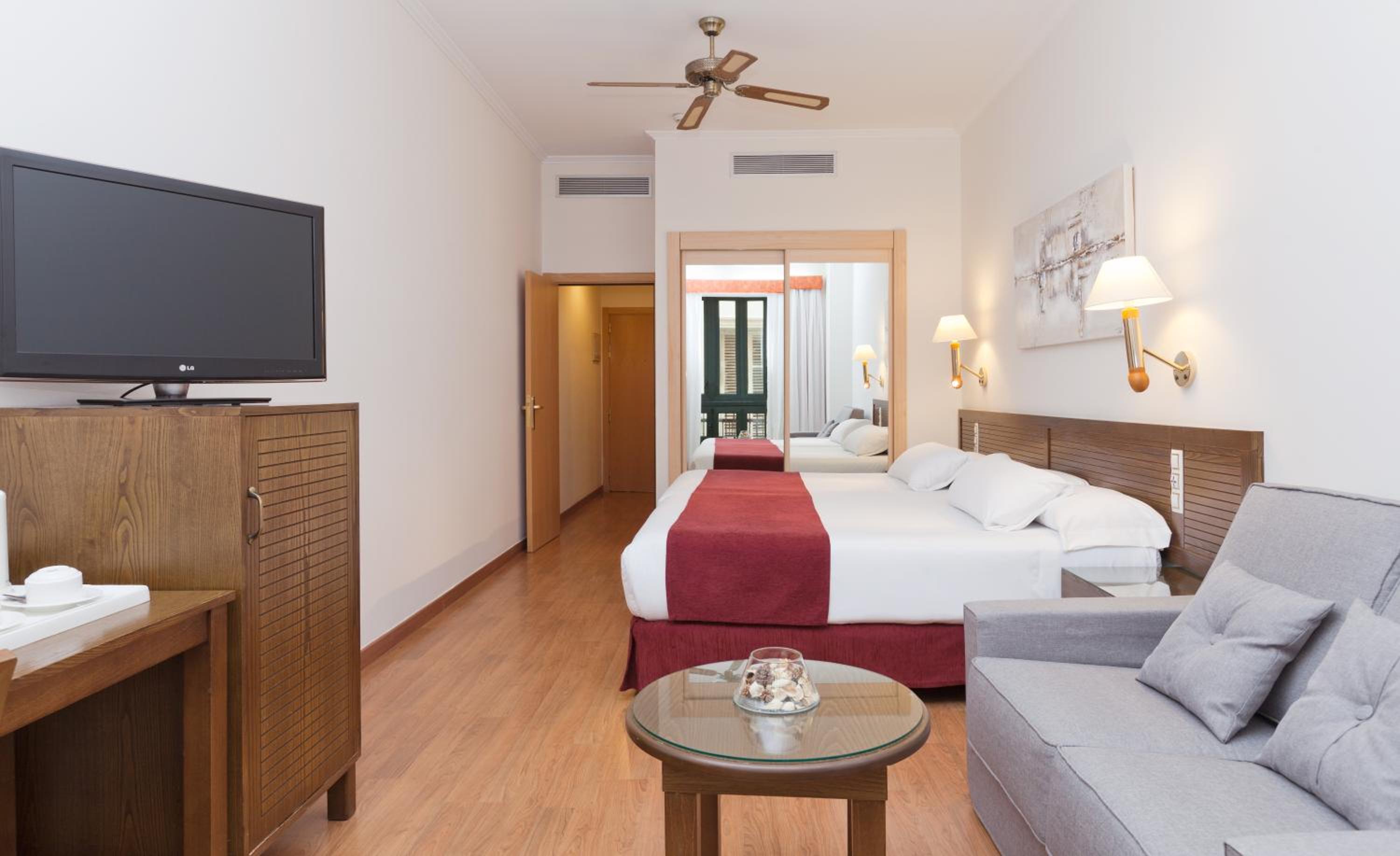 Superior Double Room (3 adults + 1 child) - Photo 7