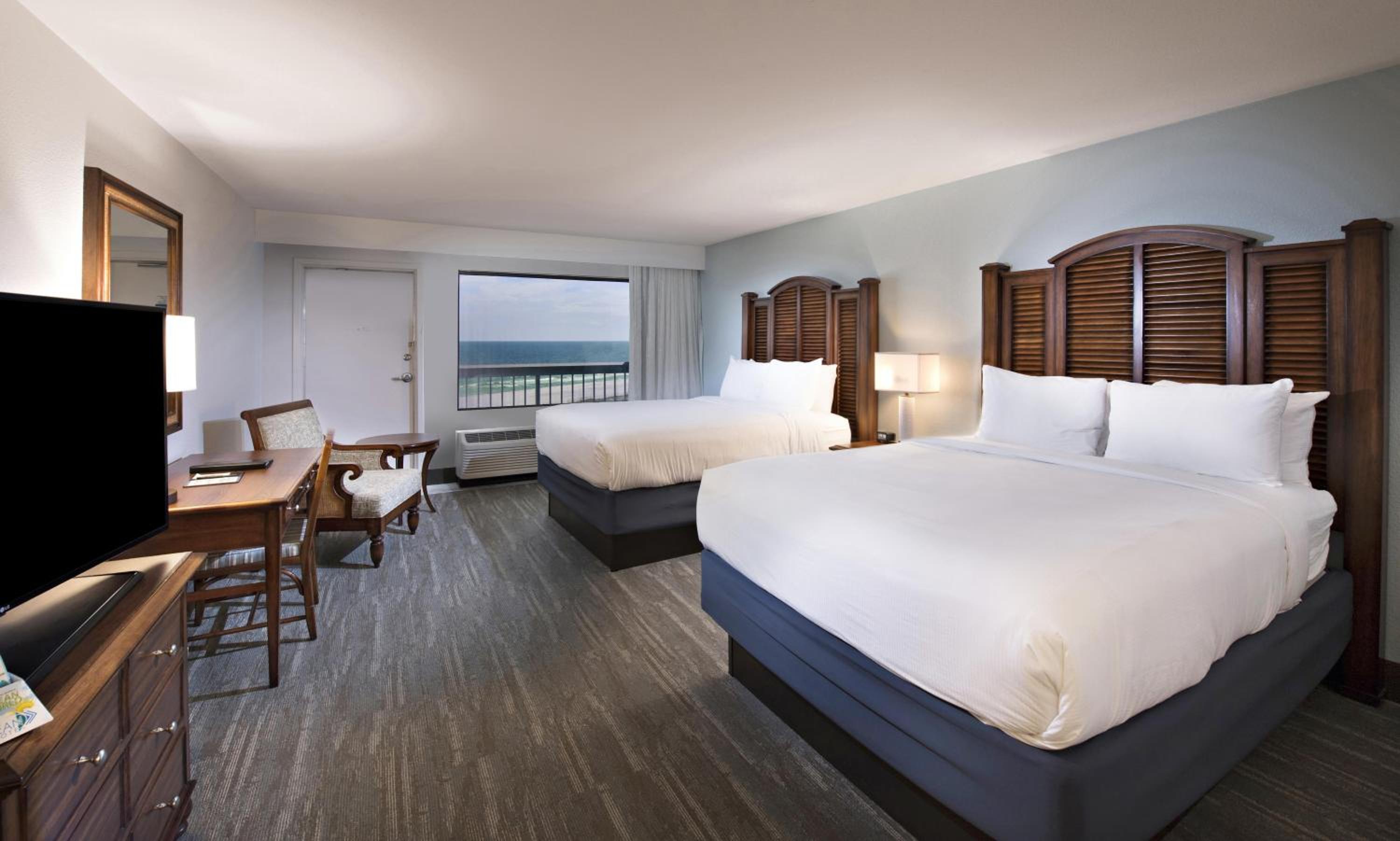 Deluxe Queen Room with Gulf View and Balcony