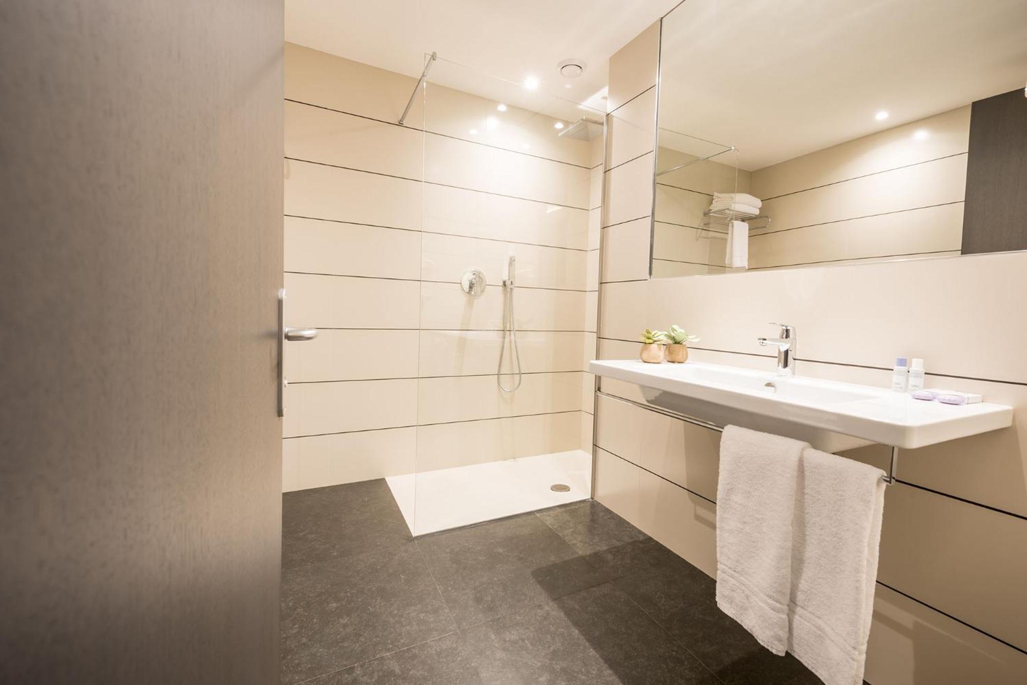 Basic Triple Room photo 3