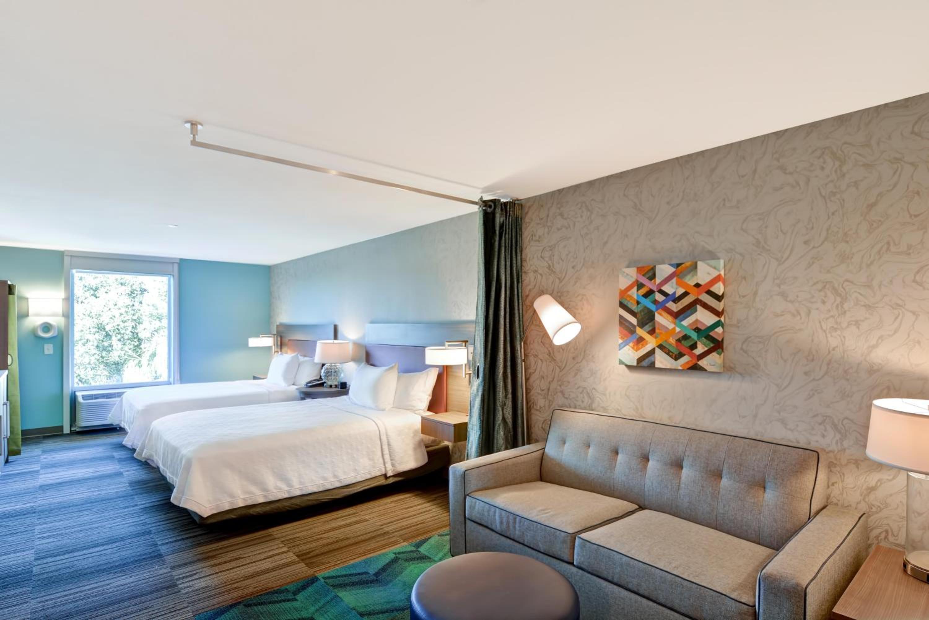 Queen Studio with Two Queen Beds and accessible bathtub - Non-Smoking