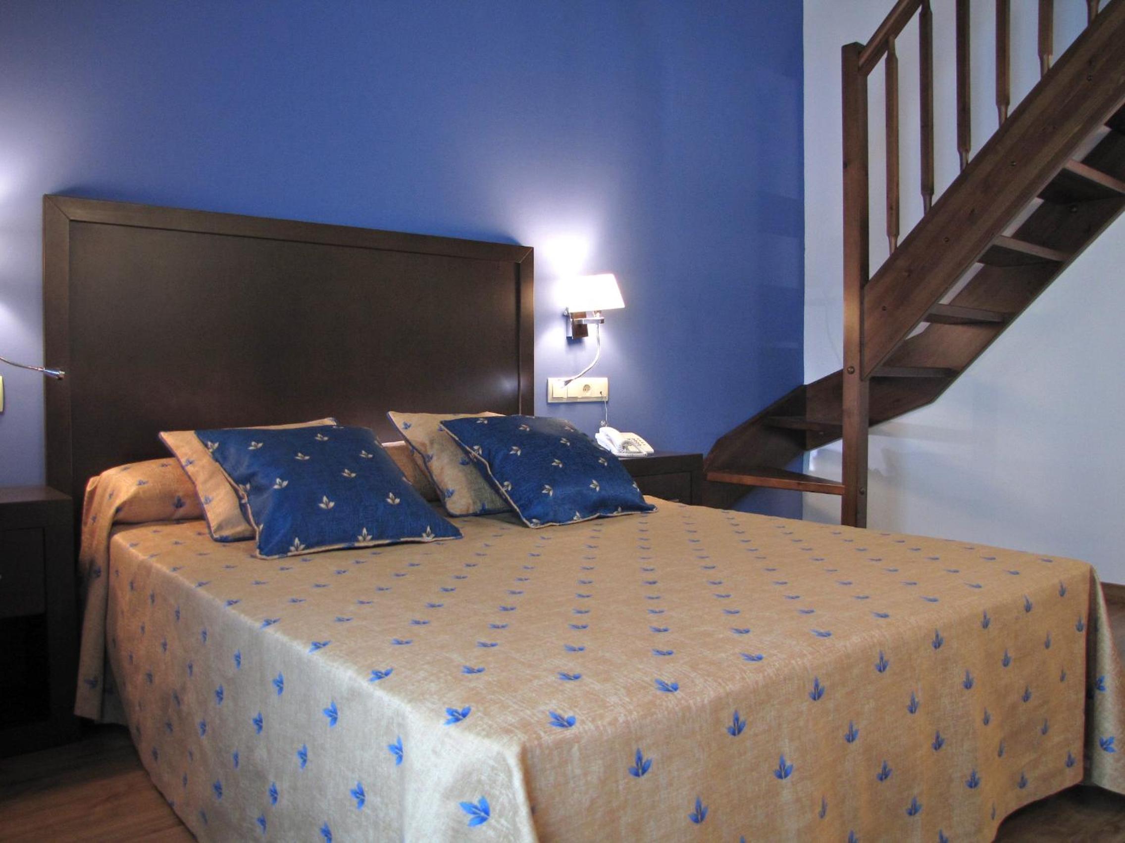 Family Room with Mountain View (2 Adults + 2 Children) photo 2