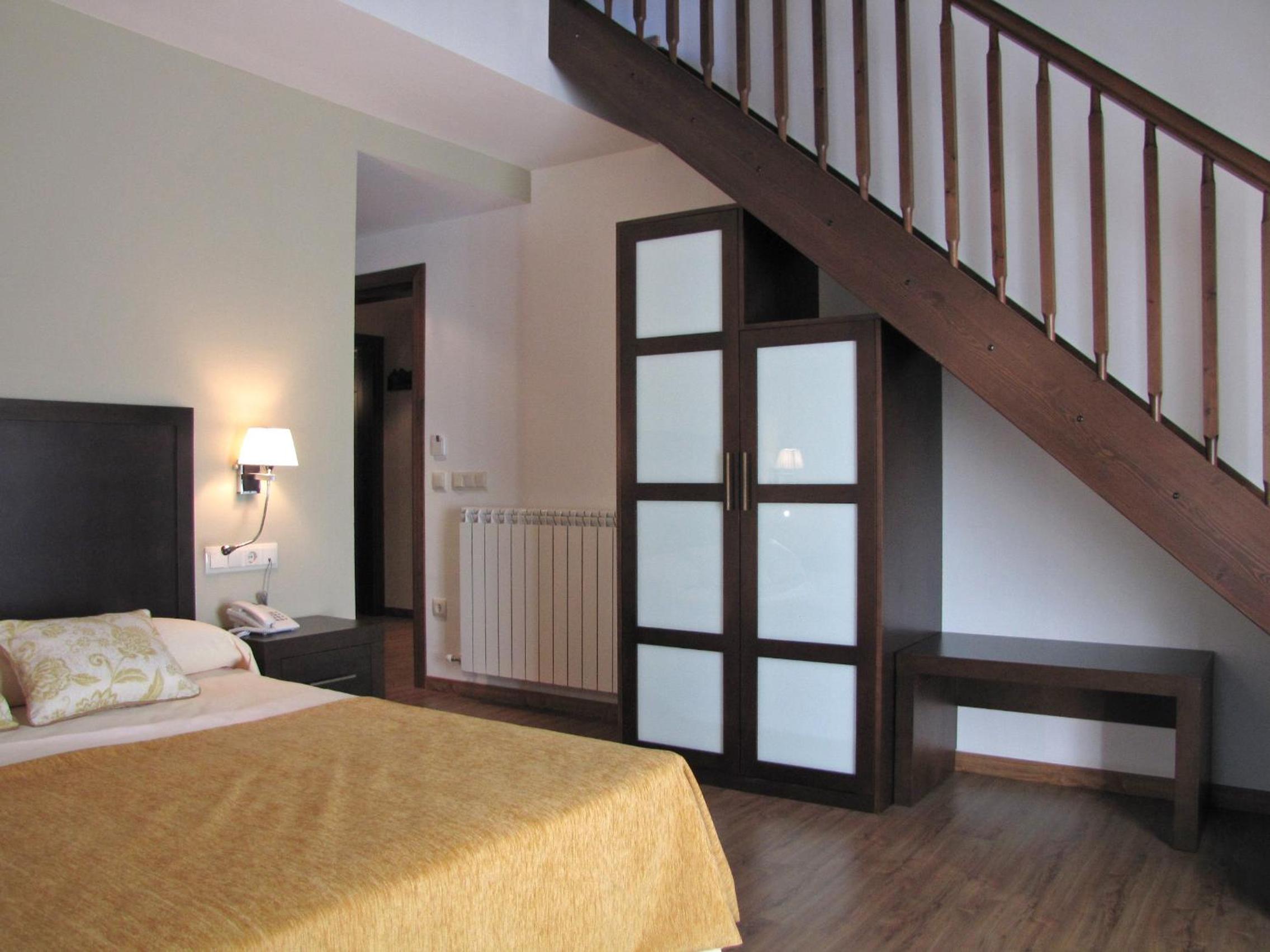Habitación Familiar con Vista a la Montaña (2 Adultos + 2 Niños)