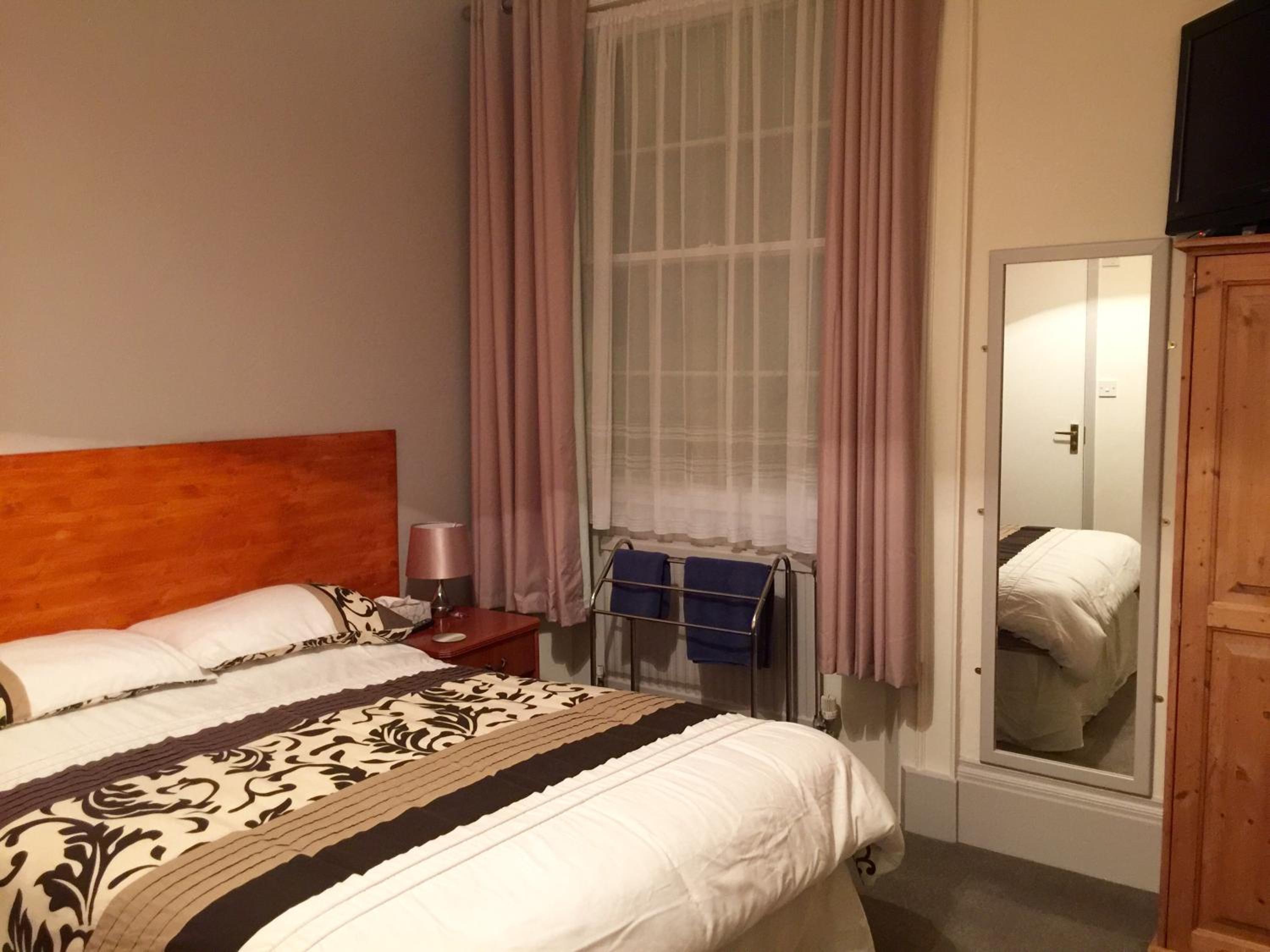 Double Room - Photo 11