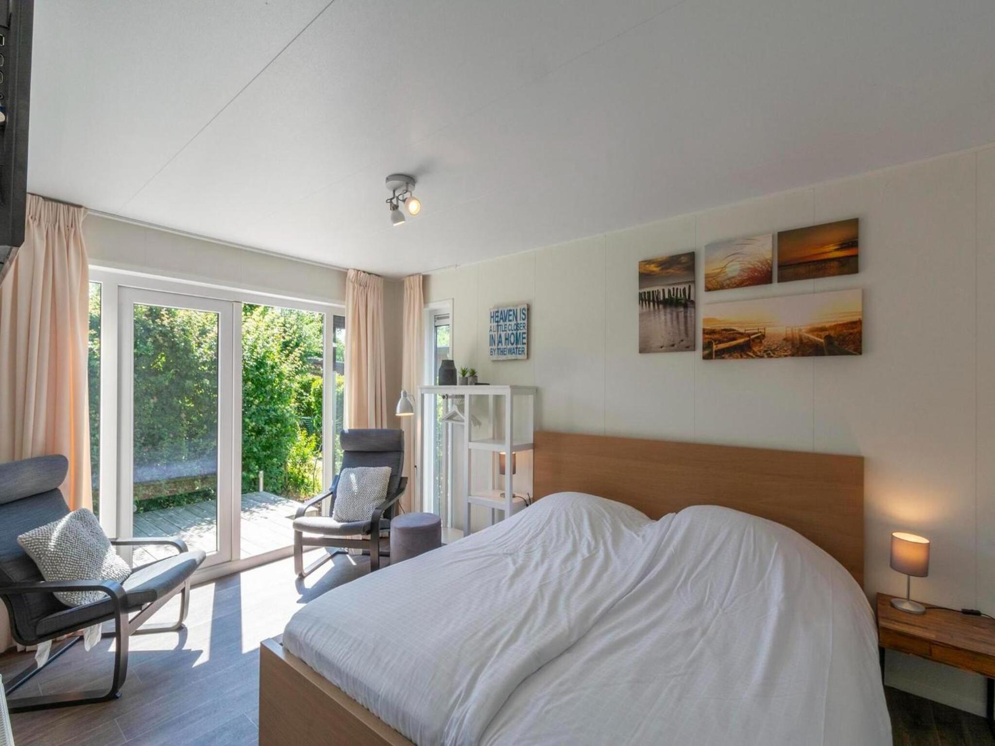 One-Bedroom Mobile Home photo 3