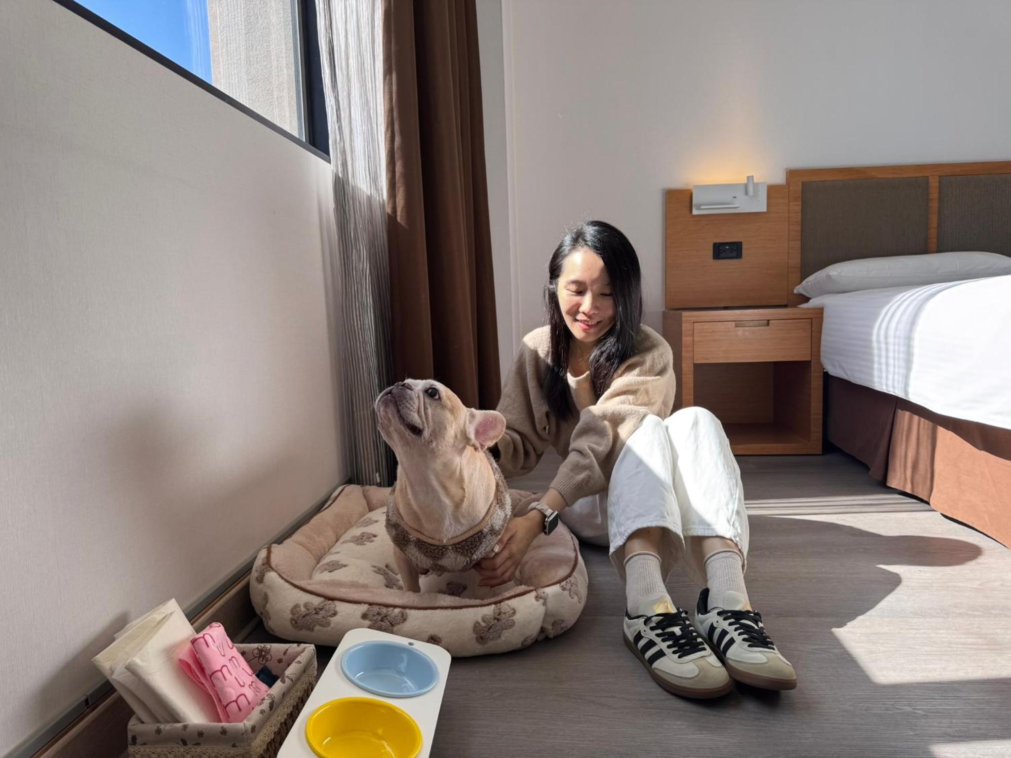 Pet-Friendly - Family Room photo 2