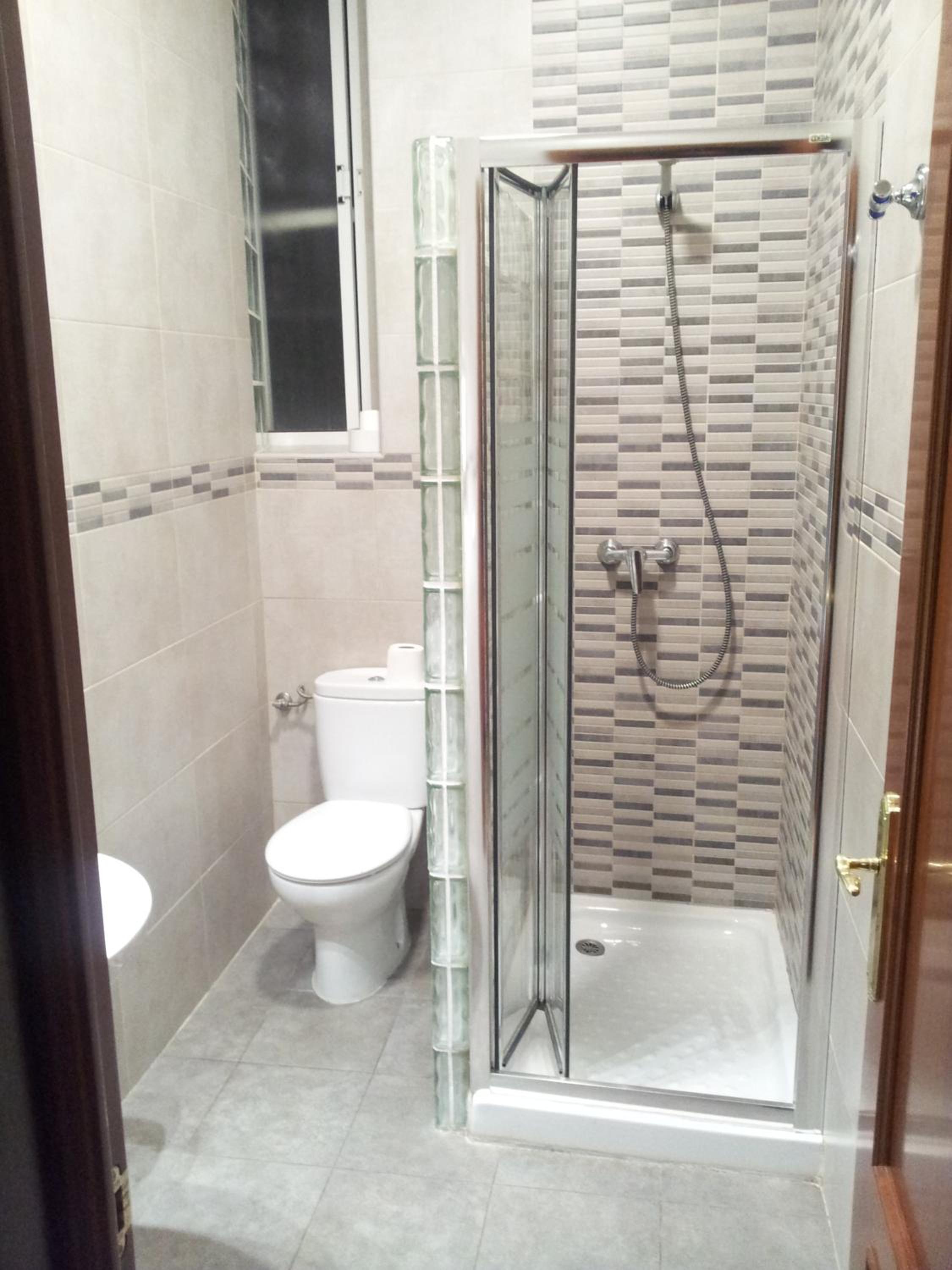 Triple Room with Private Bathroom - Photo 4