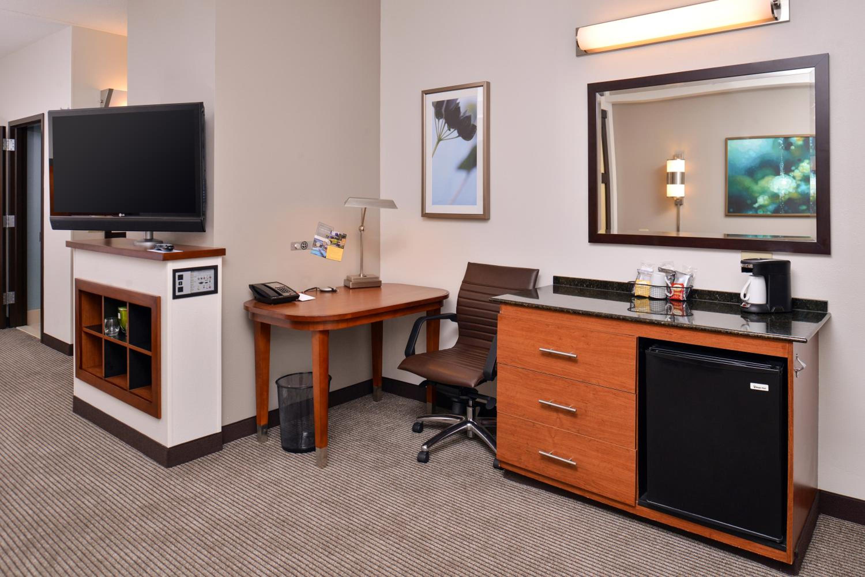 King Room with Sofa Bed and Shower - Disability Access - Photo 2