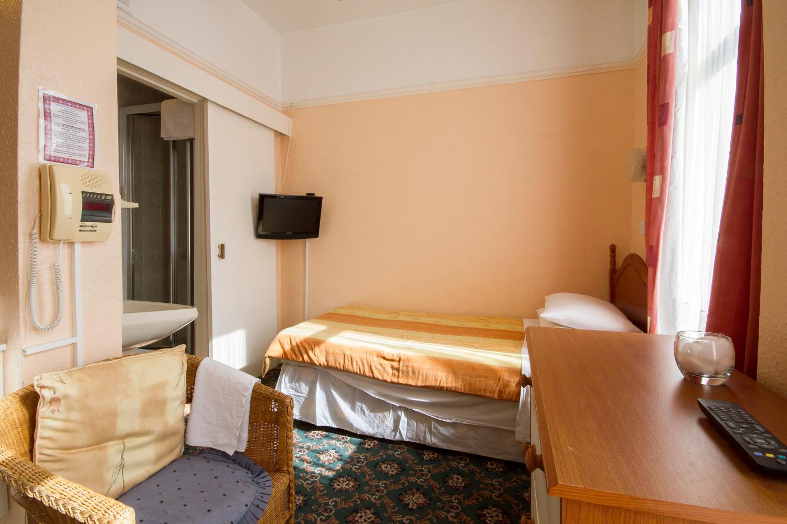 Large Twin Room photo 2