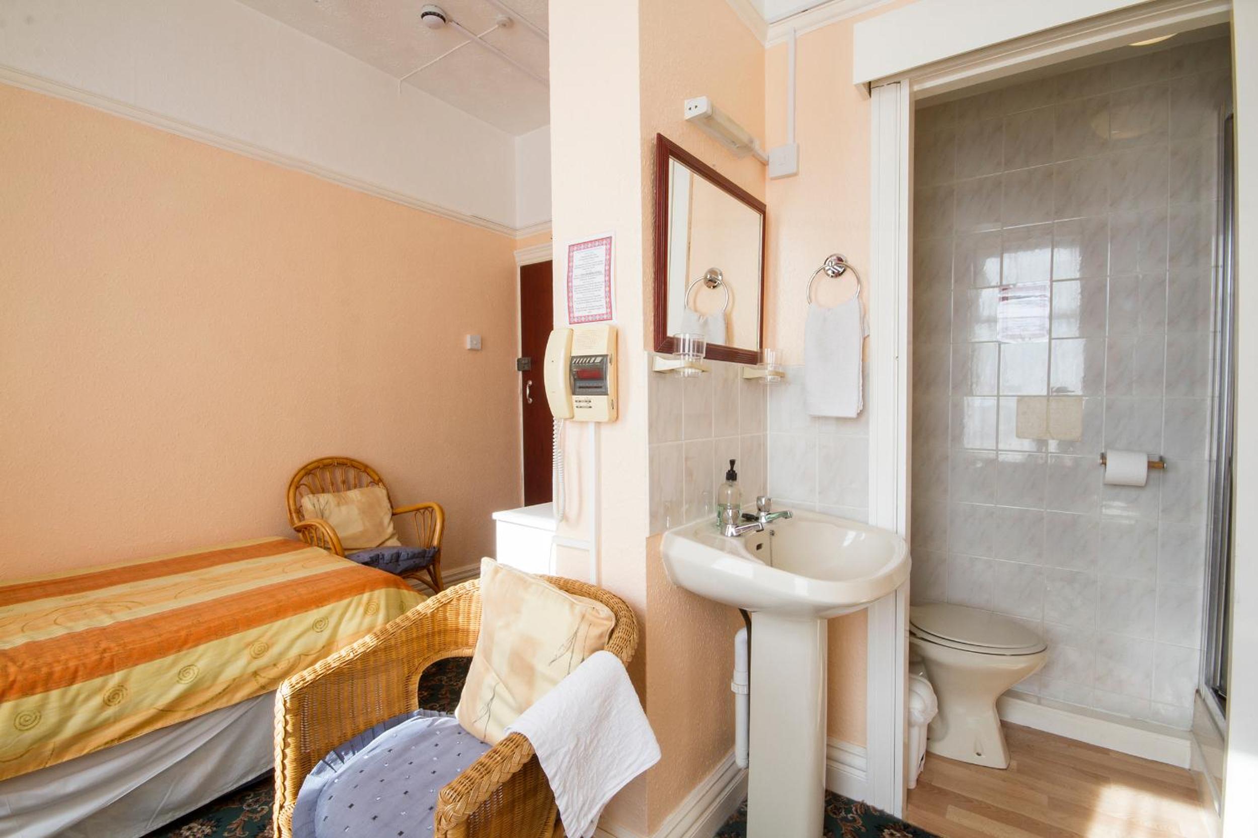 Large Twin Room photo 3