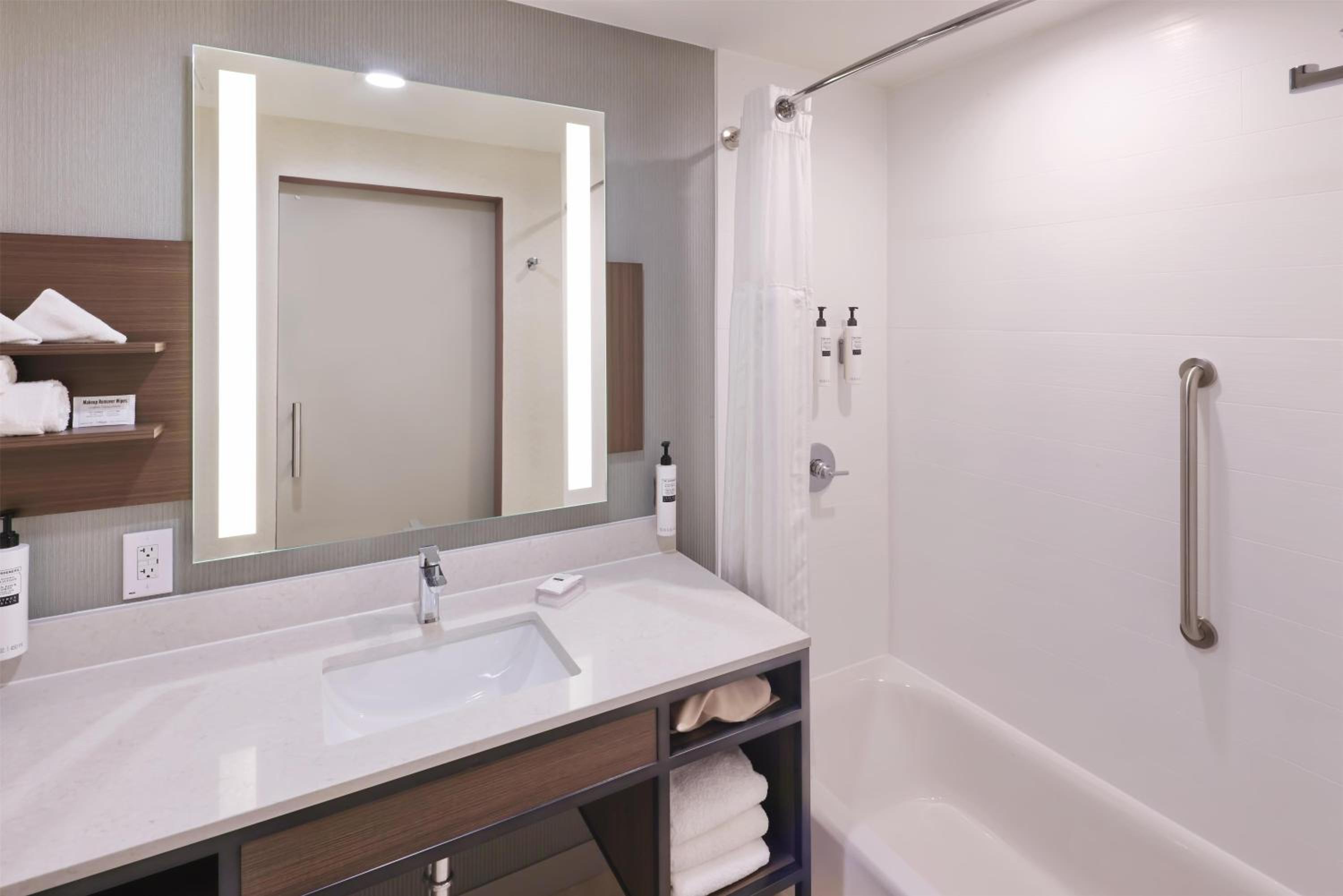Deluxe Queen Room with Two Queen Beds - Photo 1