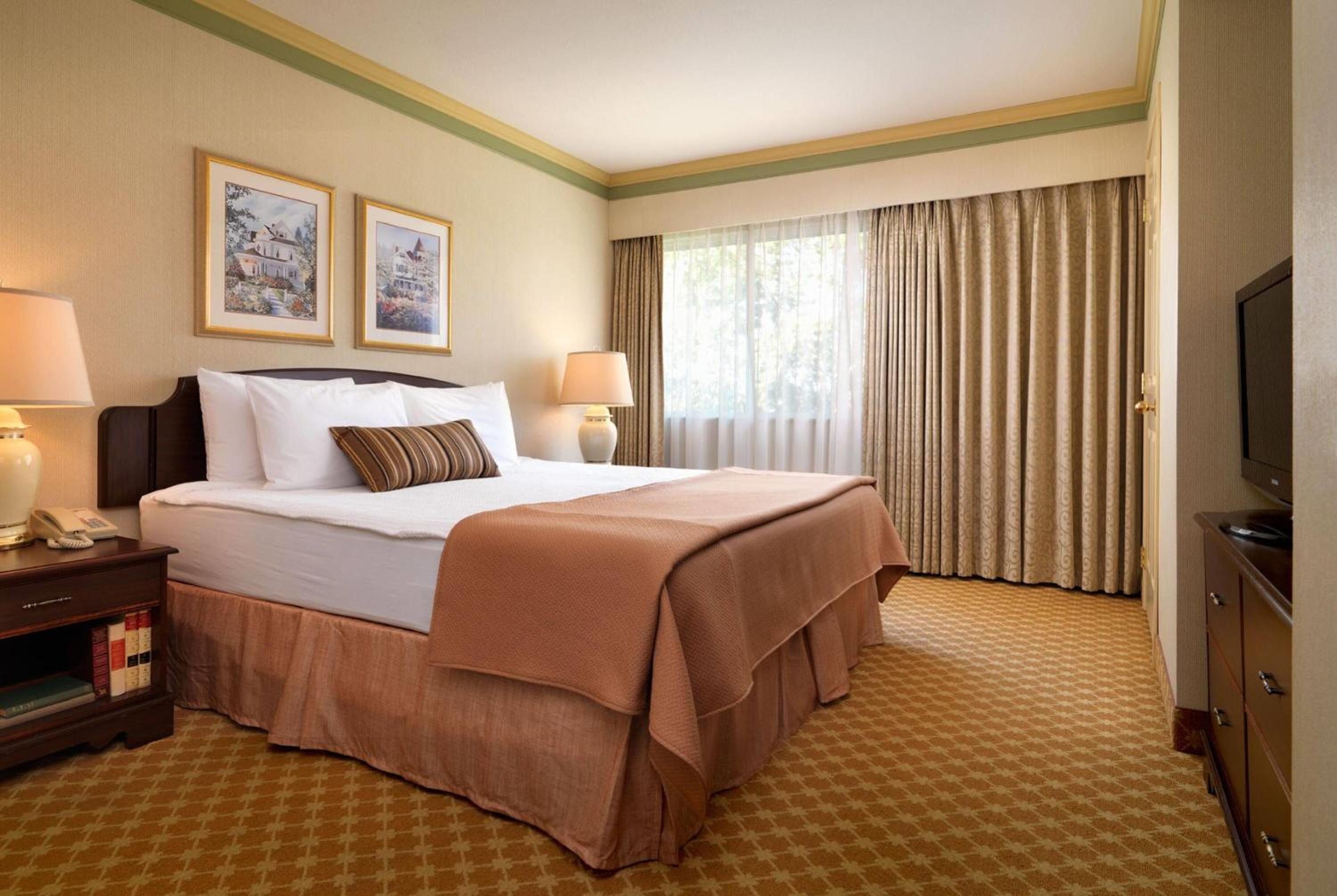 One-Bedroom King Suite - Non-Smoking - Photo 2