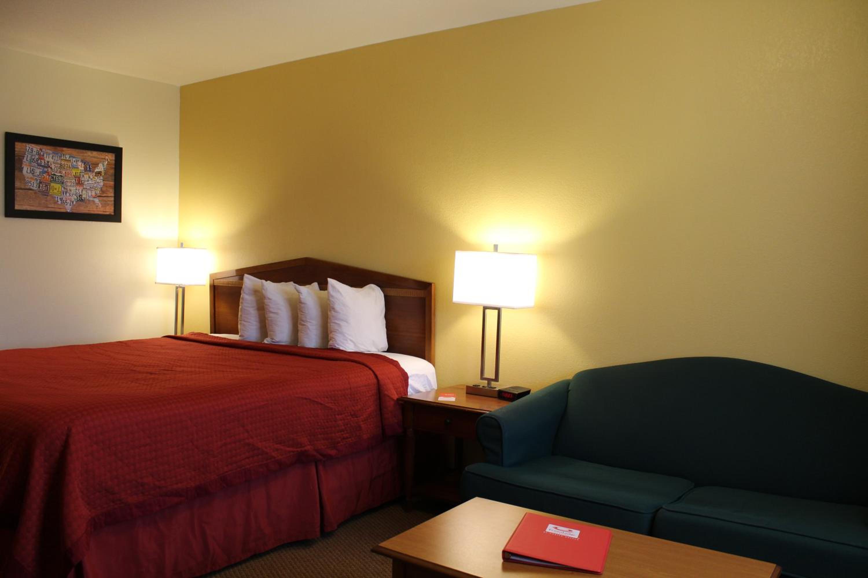 King Suite - Non-Smoking - Photo 2