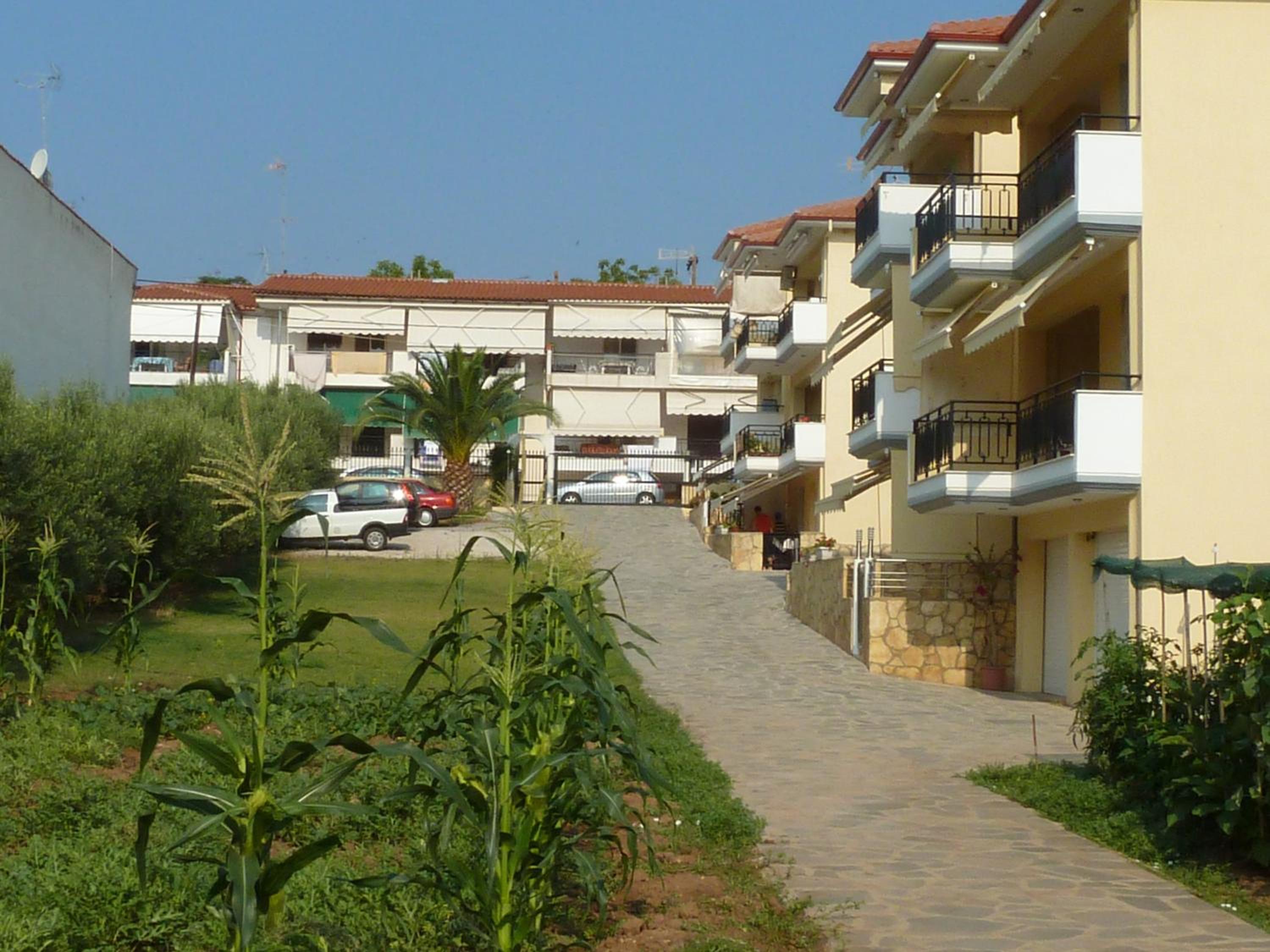 Two-Bedroom Apartment with Garden View photo 3