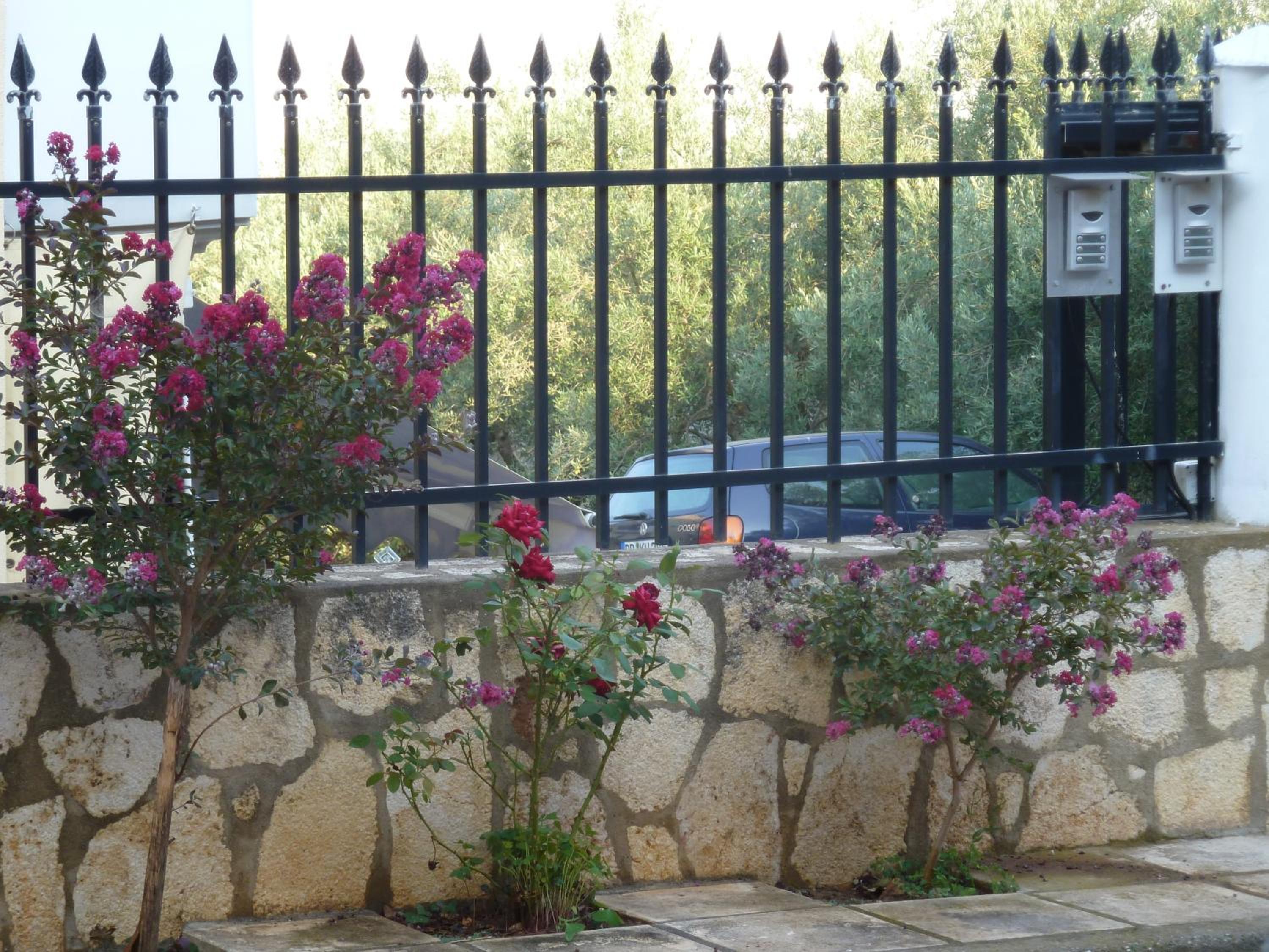 Two-Bedroom Apartment with Garden View photo 2