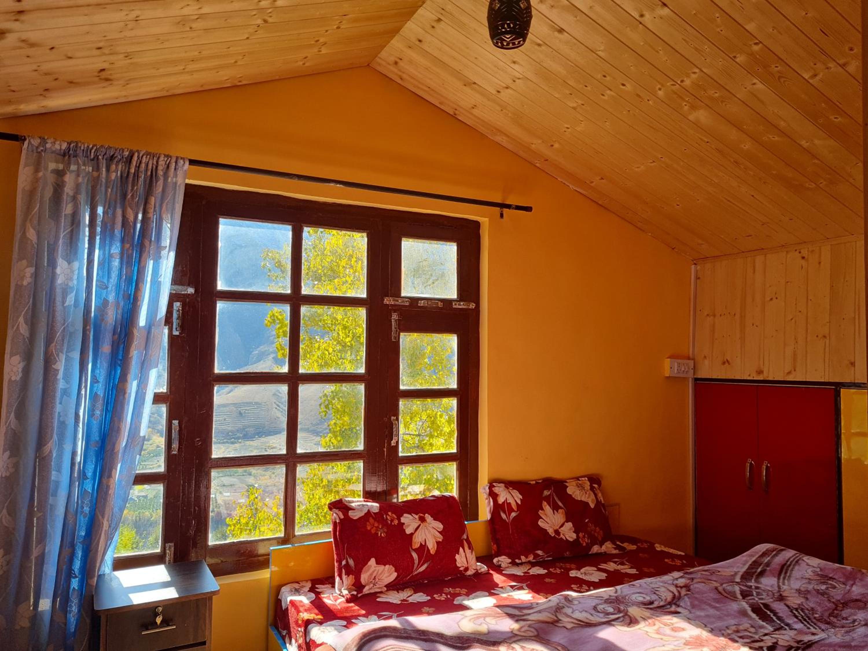 Deluxe Double Room (2 Adults + 1 Child) photo 2
