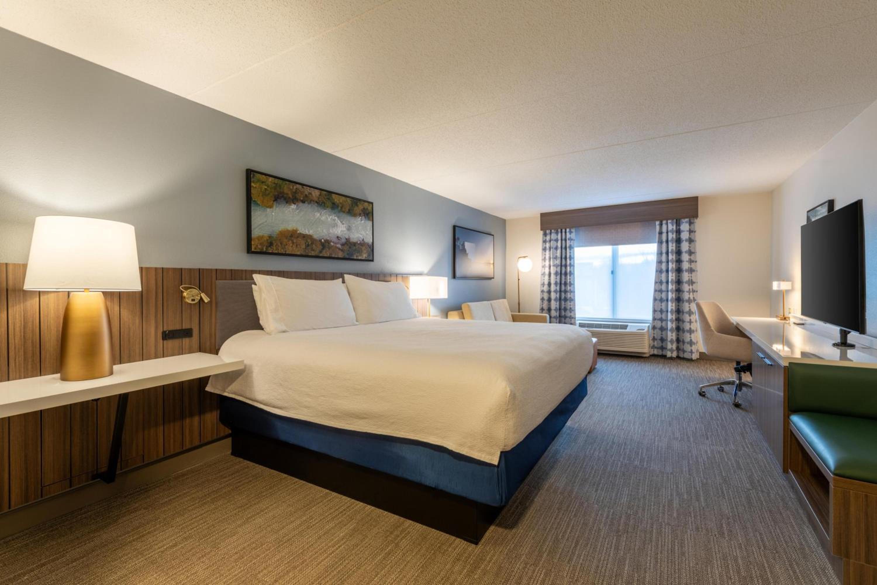 King Suite with Balcony and River View