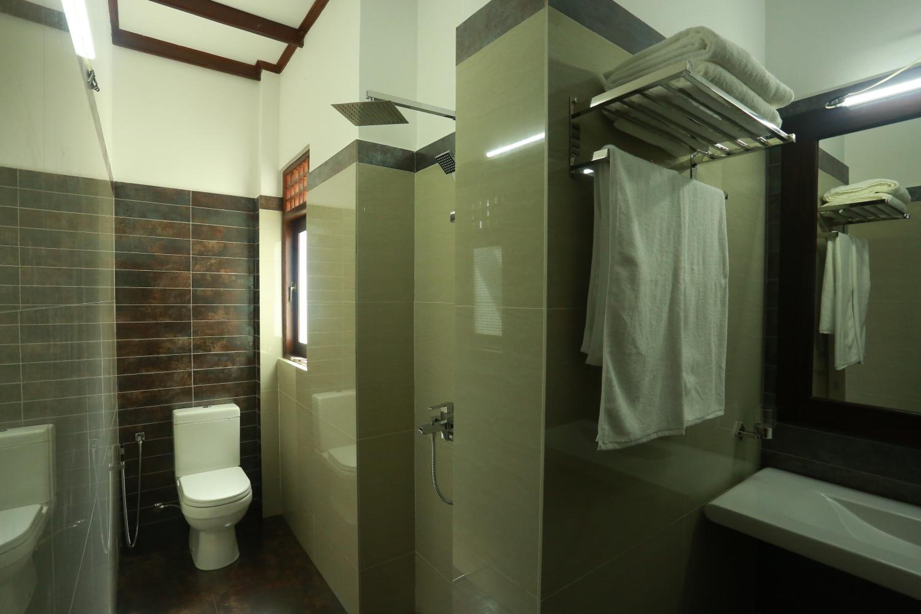 Deluxe Queen Suite photo 3
