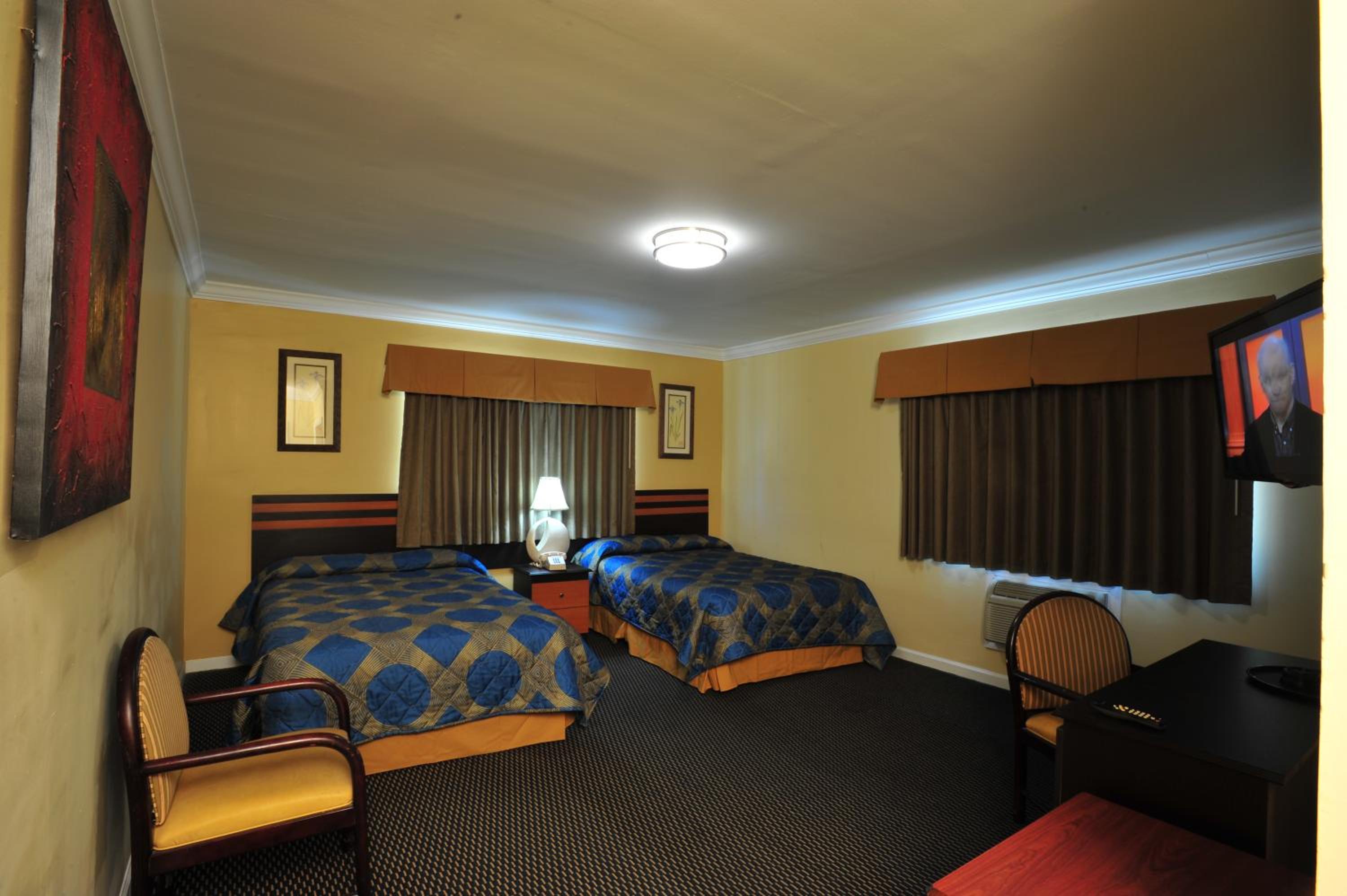 Double Room with Two Double Beds photo 3