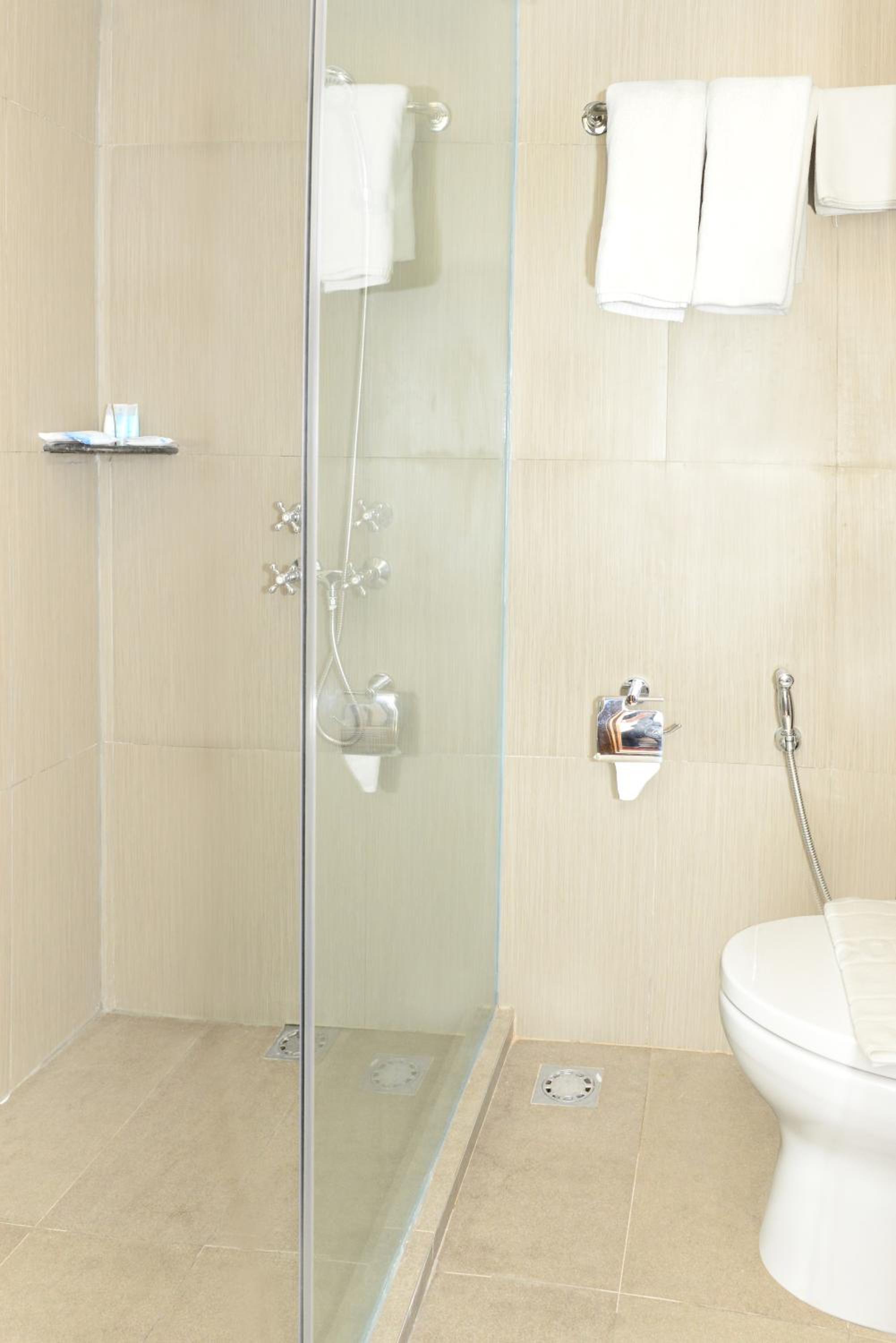 Superior Queen Room with Shared Bathroom & Common Kitchen
