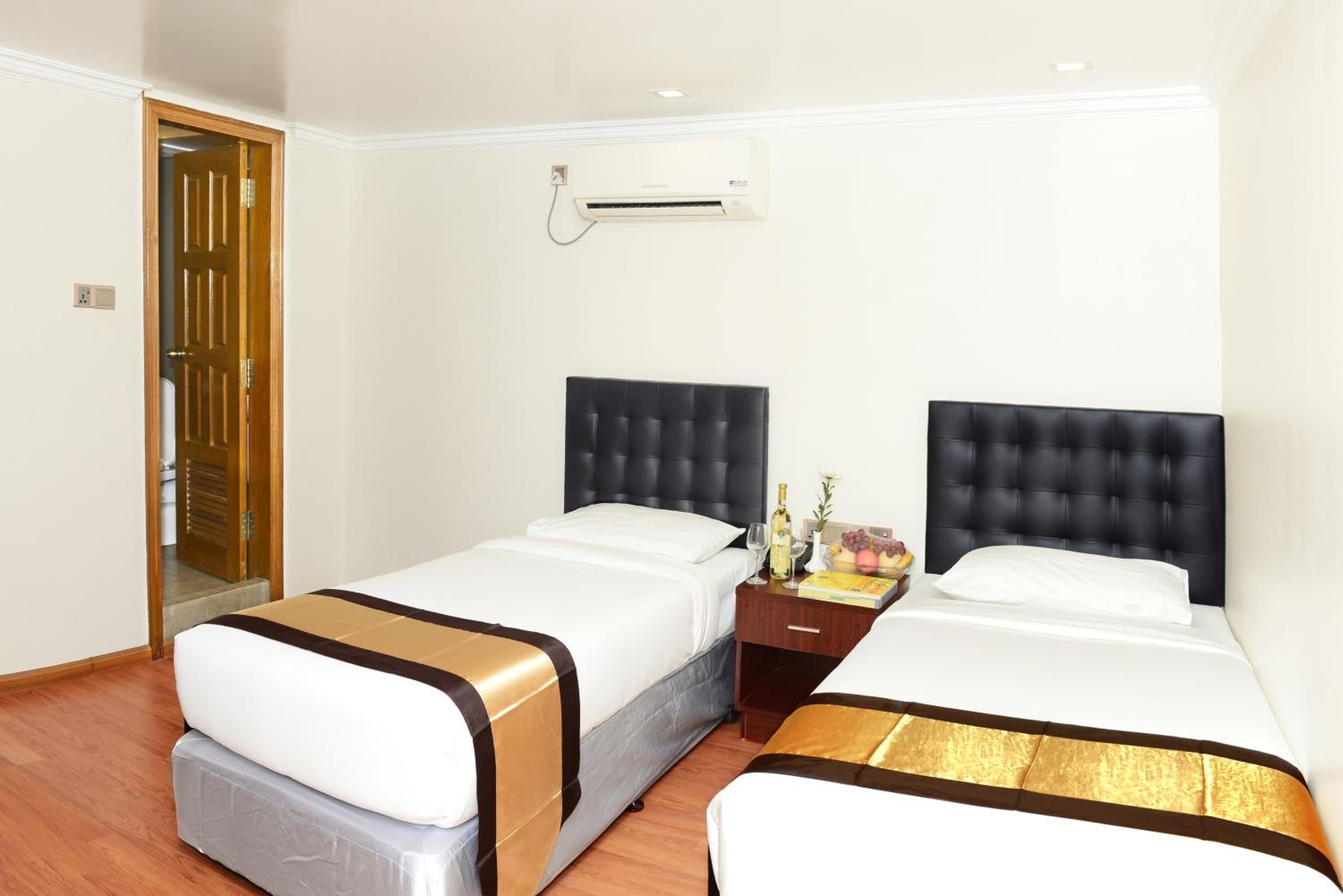 Bond Family Suite with Balcony & Kitchen
