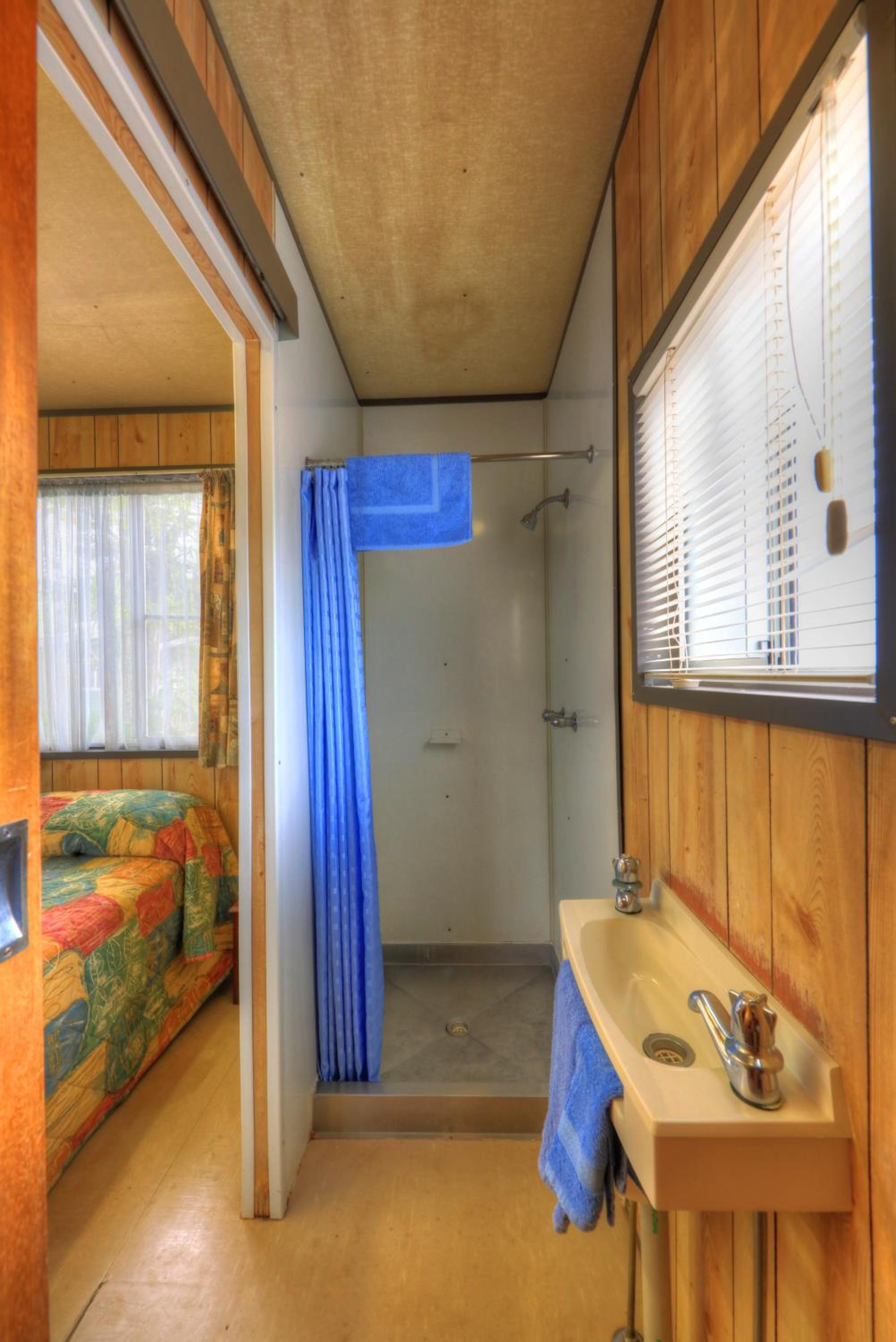 Cabin with Private Bathroom - 1 photo 2
