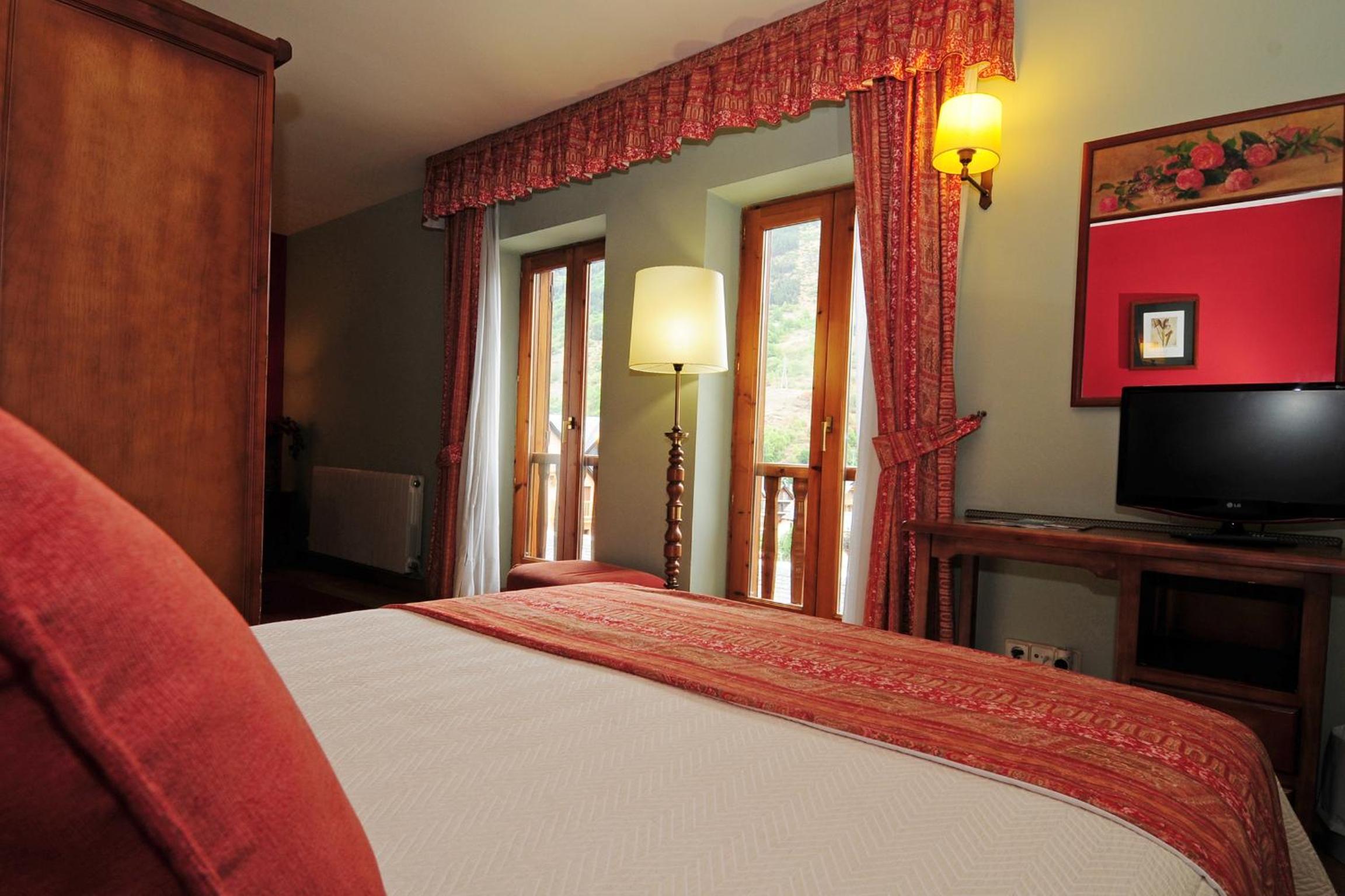 Junior Suite with Mountain View photo 3