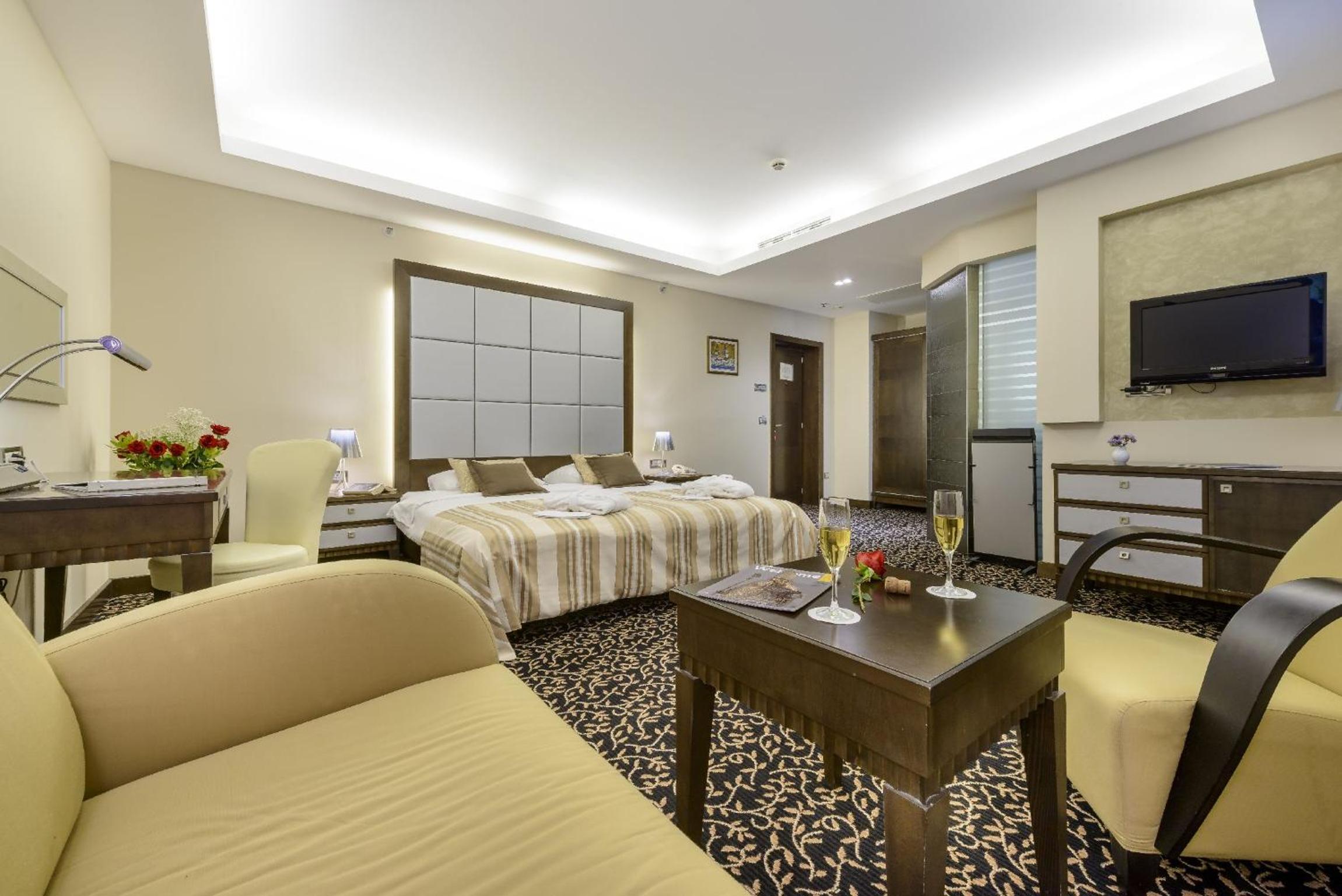 Superior Double Room - Photo 10