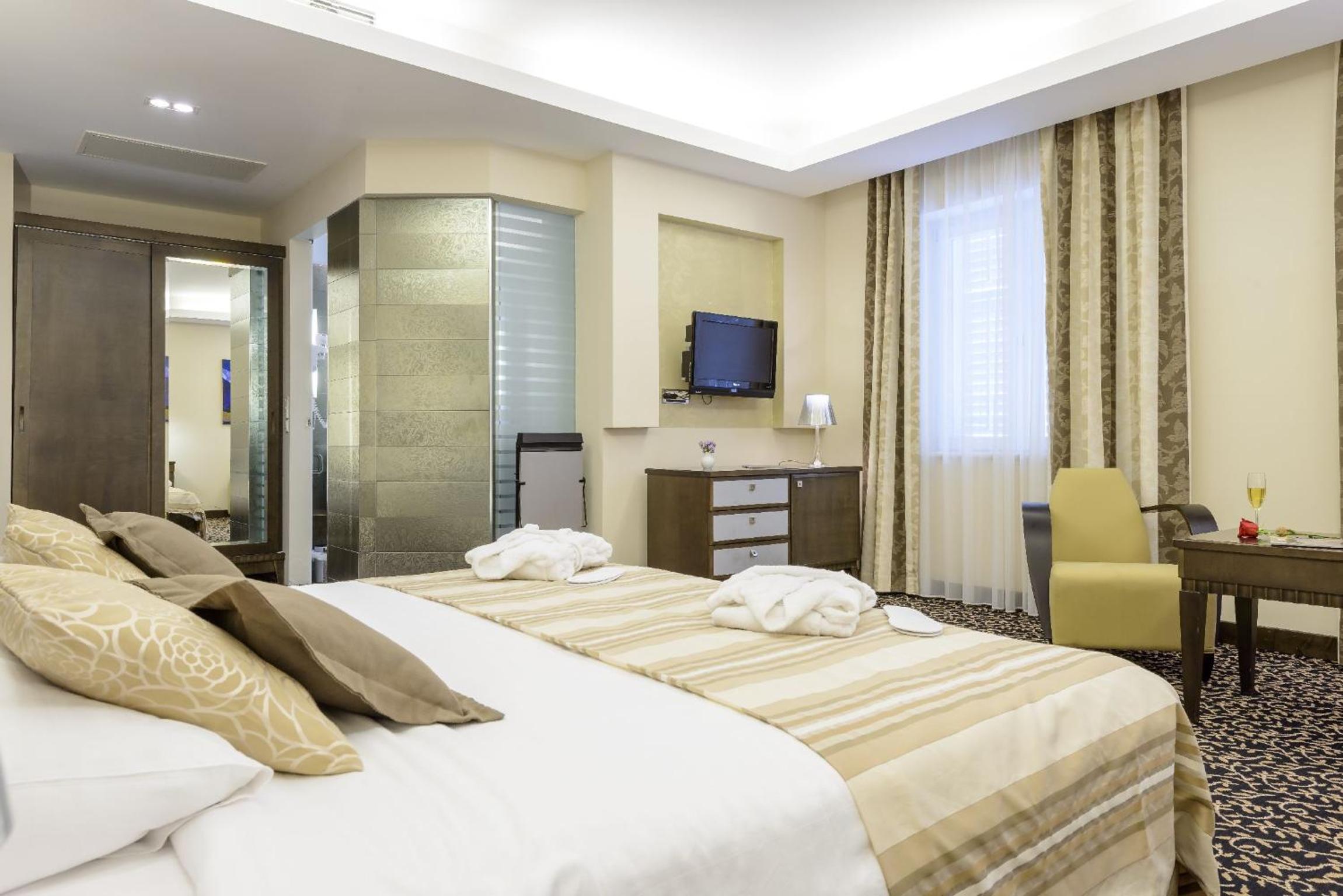 Superior Double Room - Photo 12