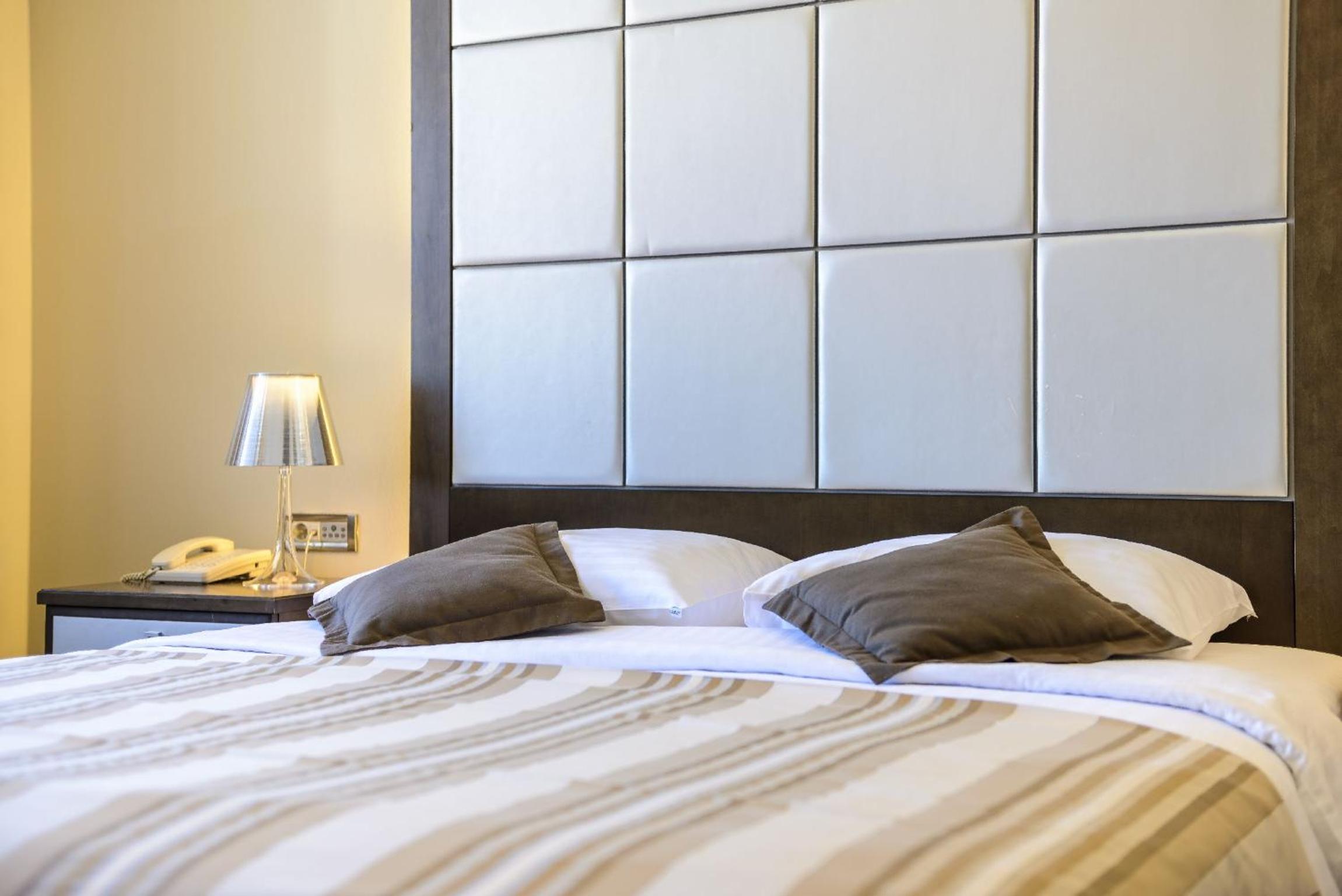 Junior Suite with Marina View - Photo 9