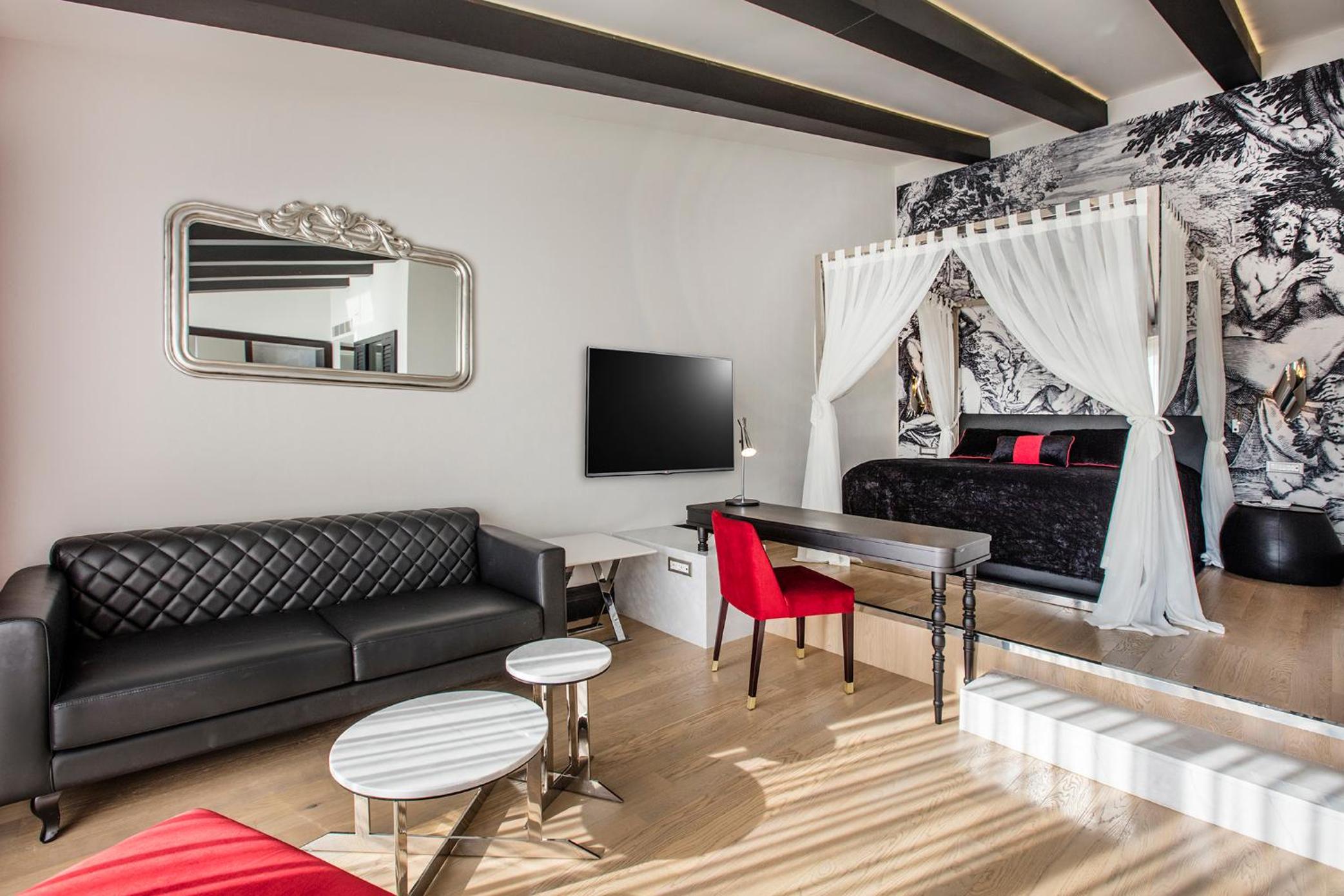 Honeymoon Suite