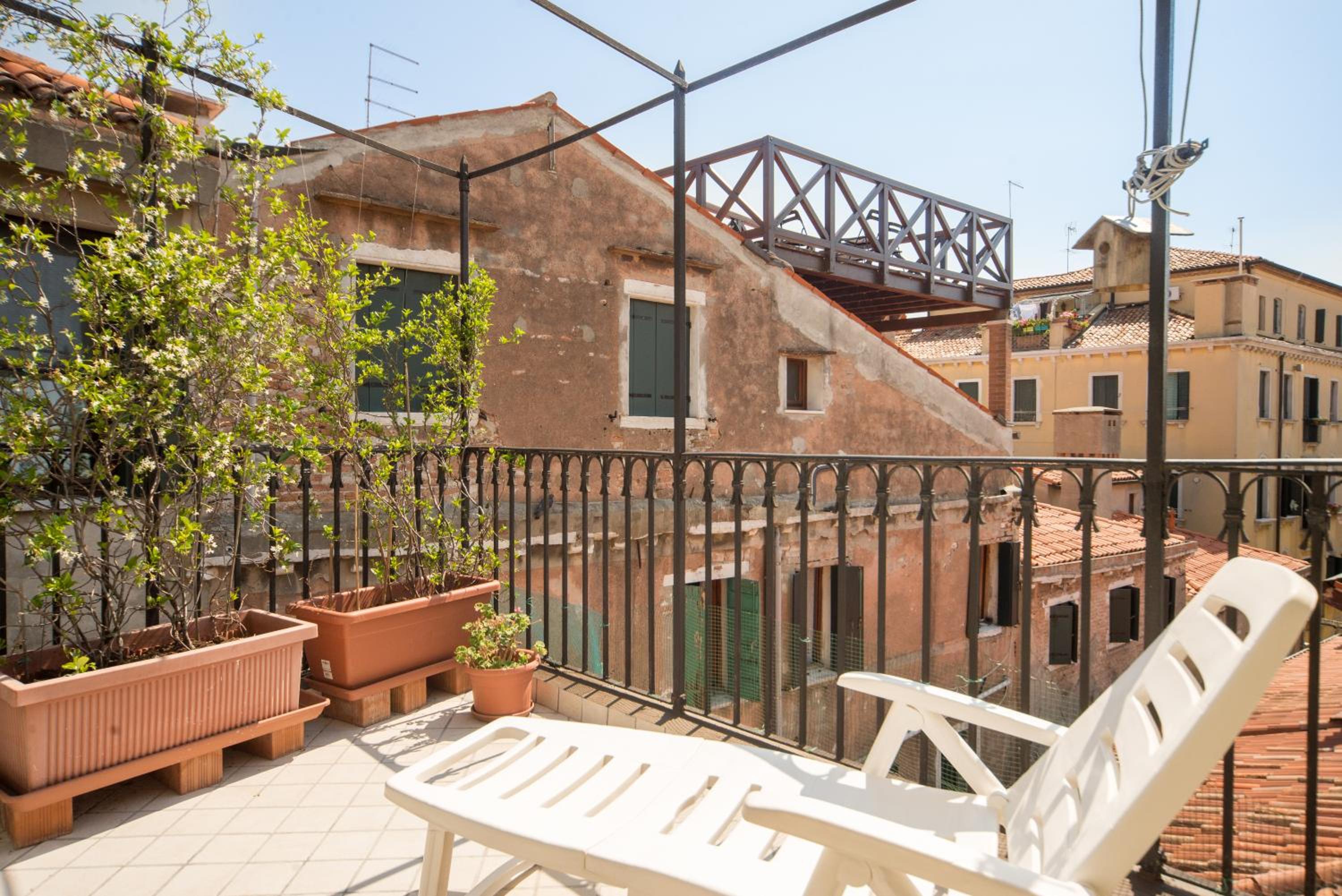 Apartment with Terrace photo 2
