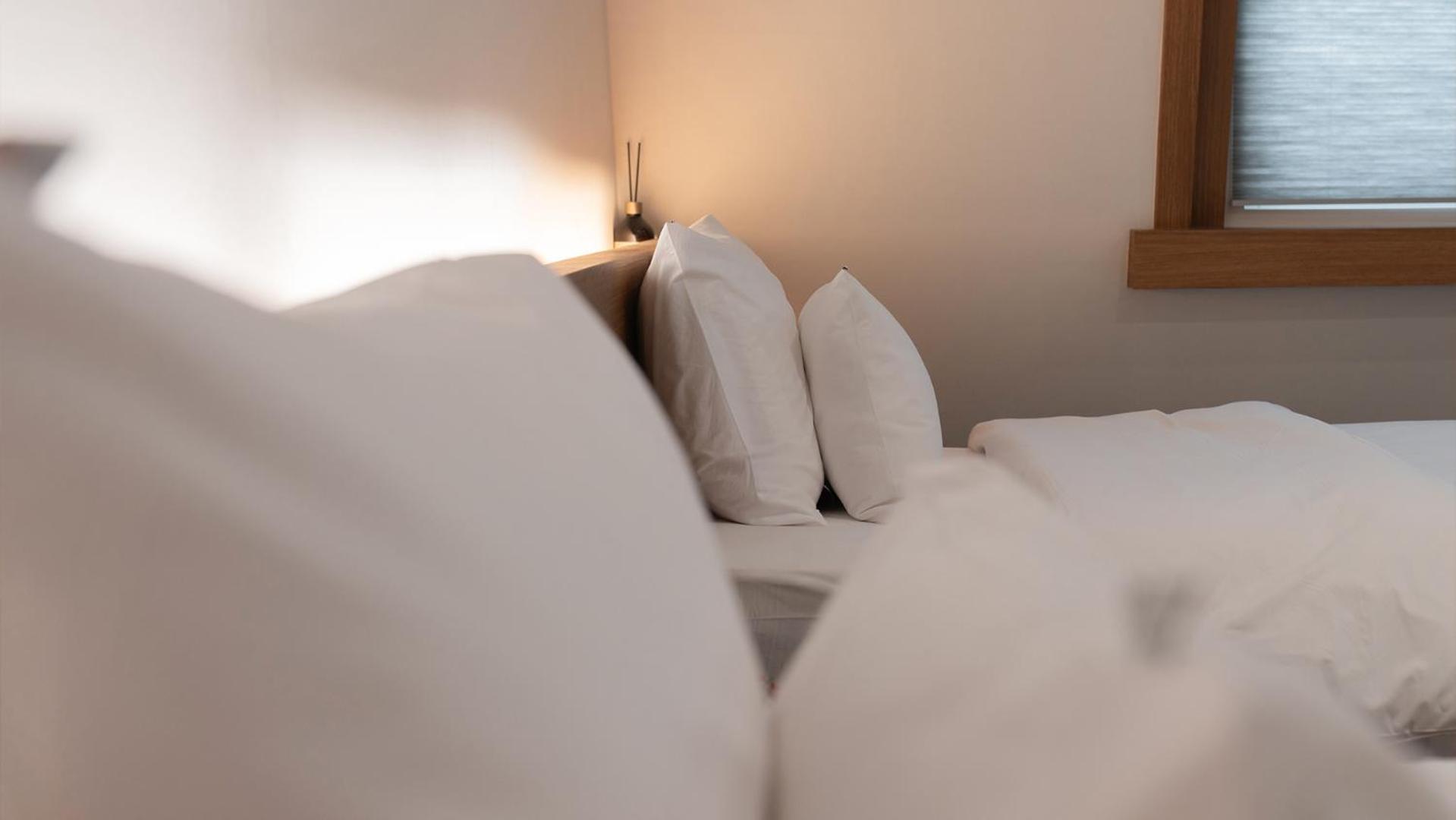 Dongbaek Twin Room photo 2