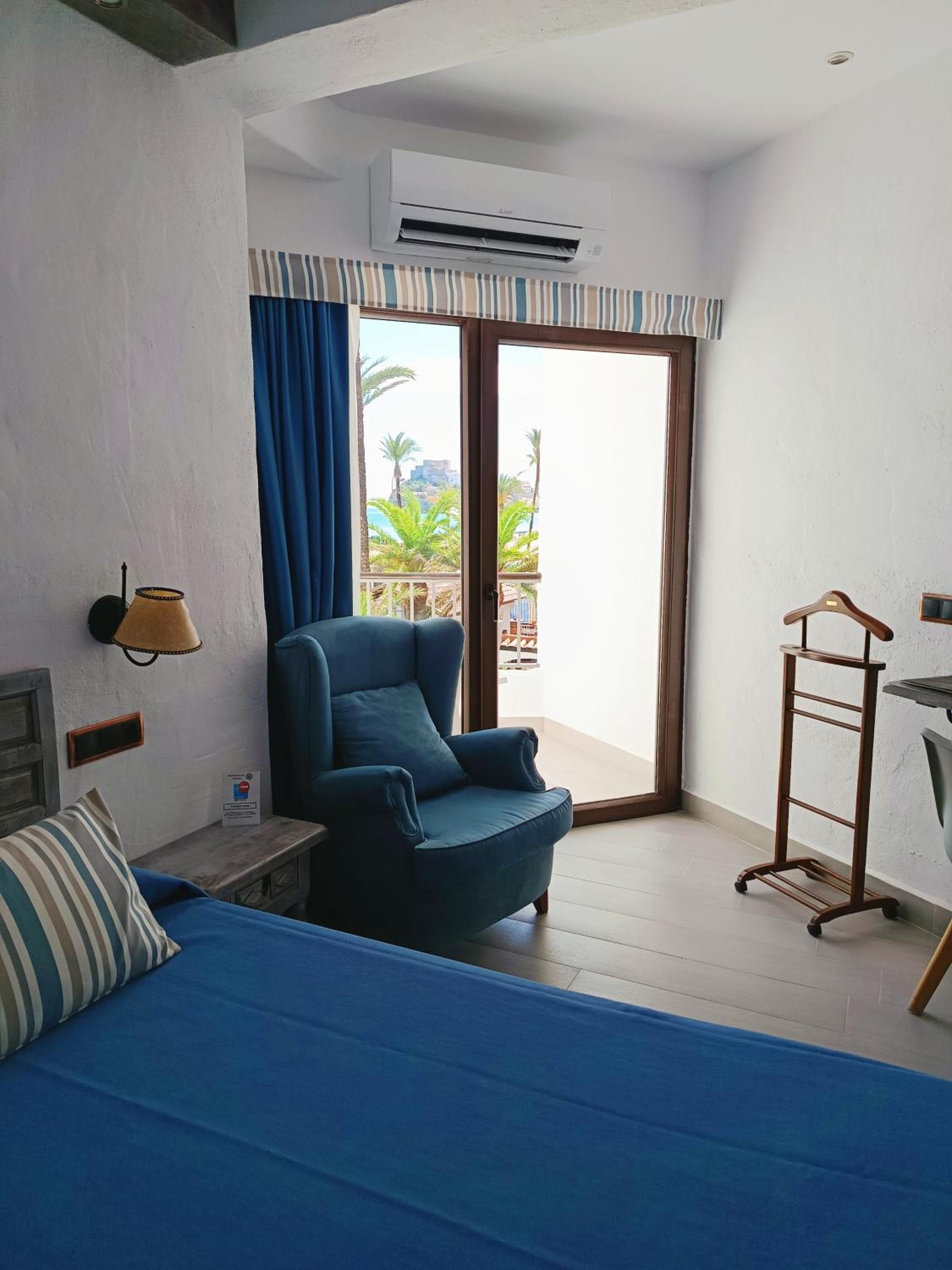 Twin Room with Pool View photo 2