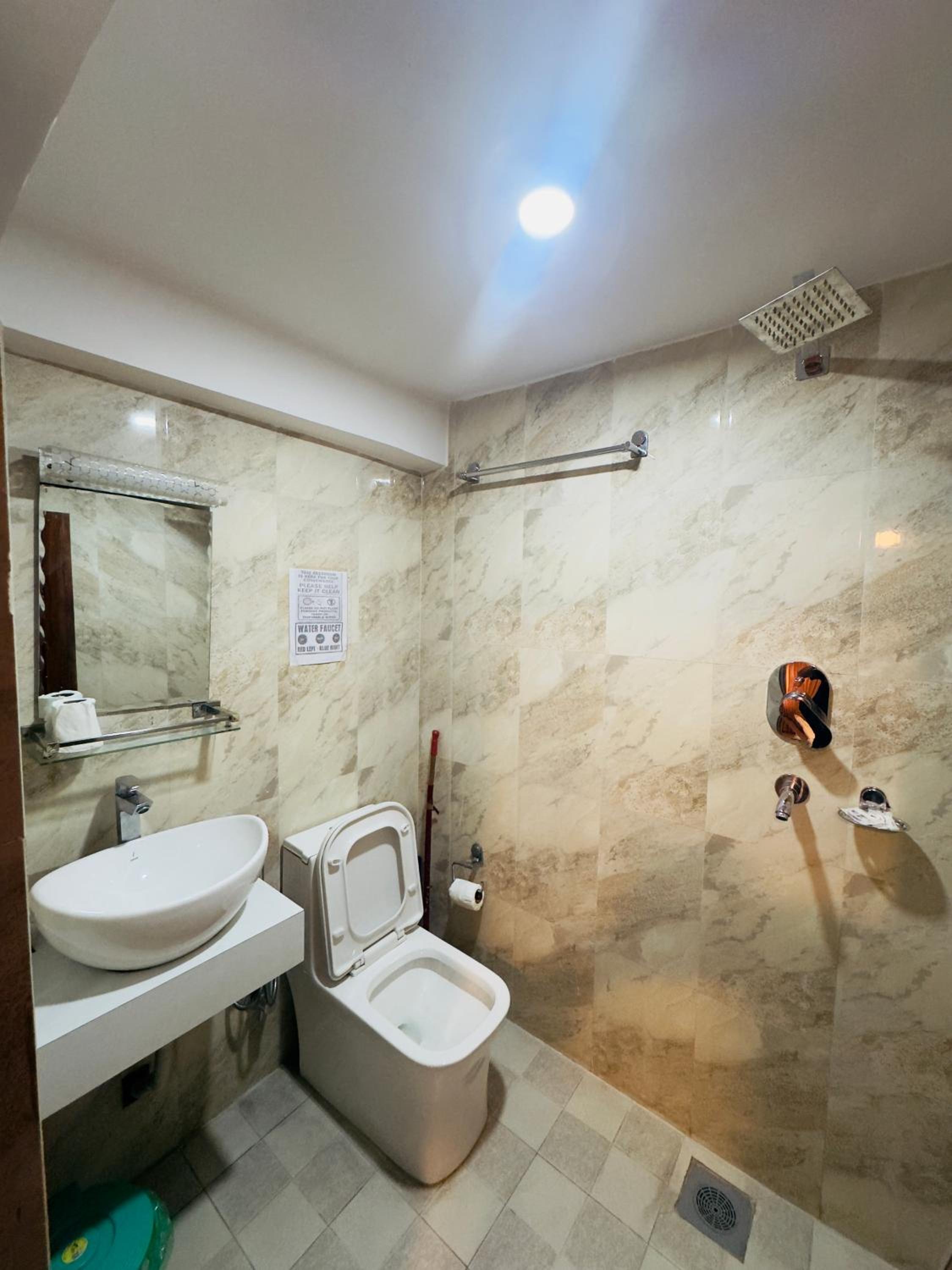 Budget Double Room photo 3