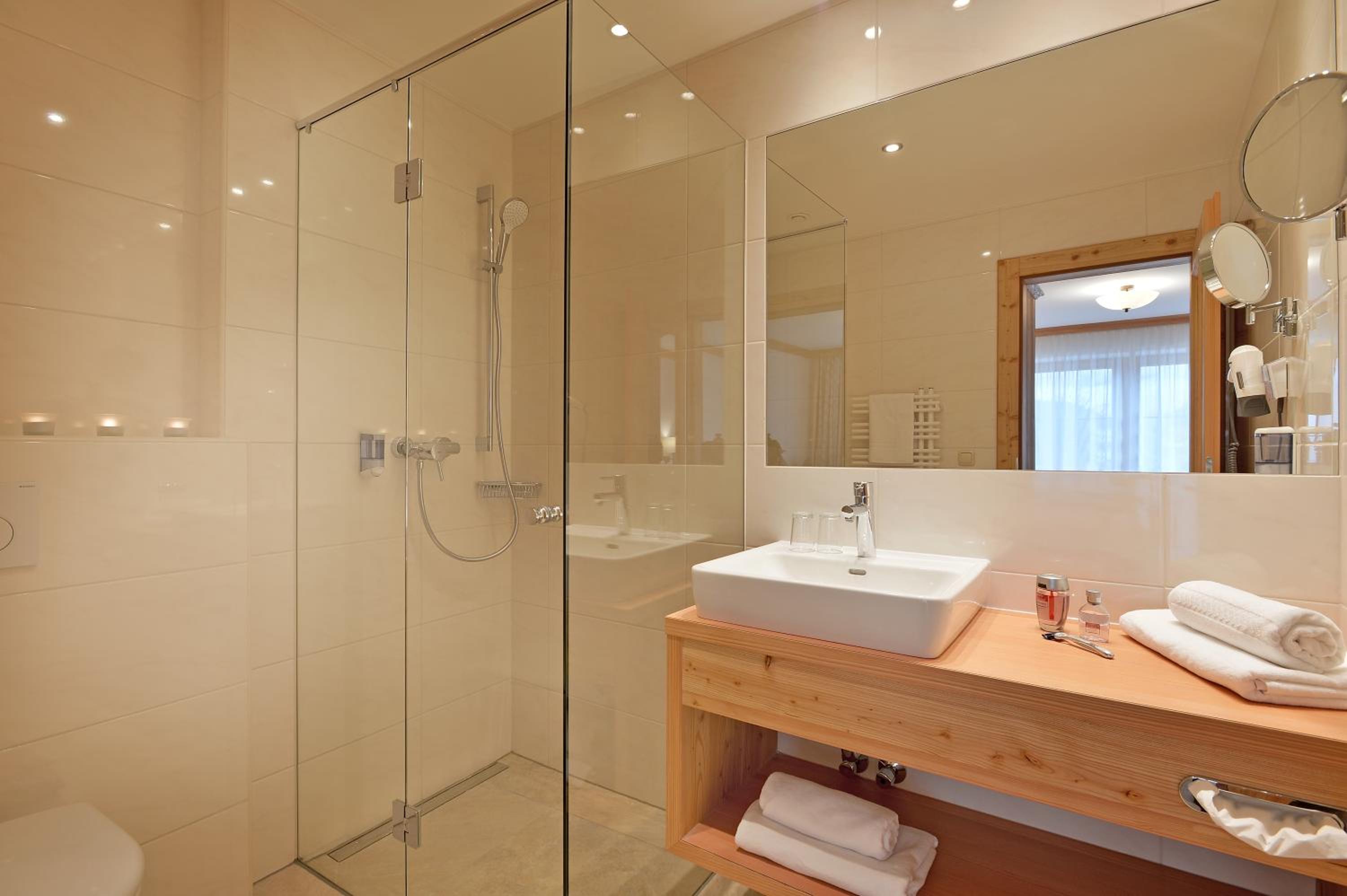 Double Room with Balcony - Photo 3