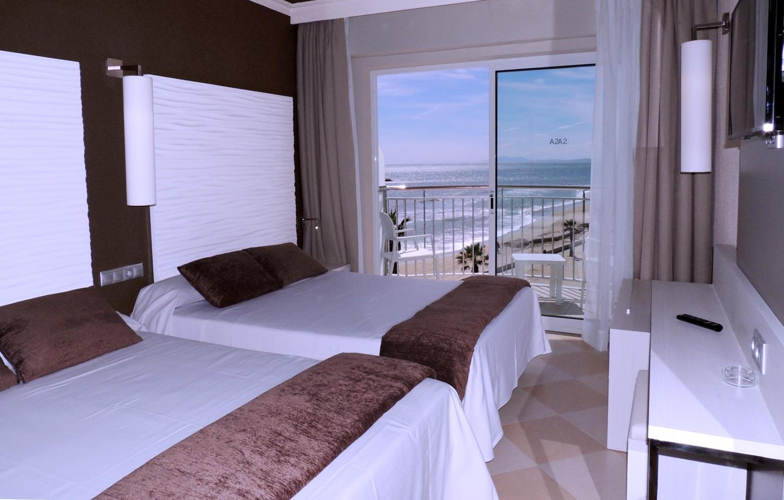 Double or Twin Room with Pool View - Photo 10