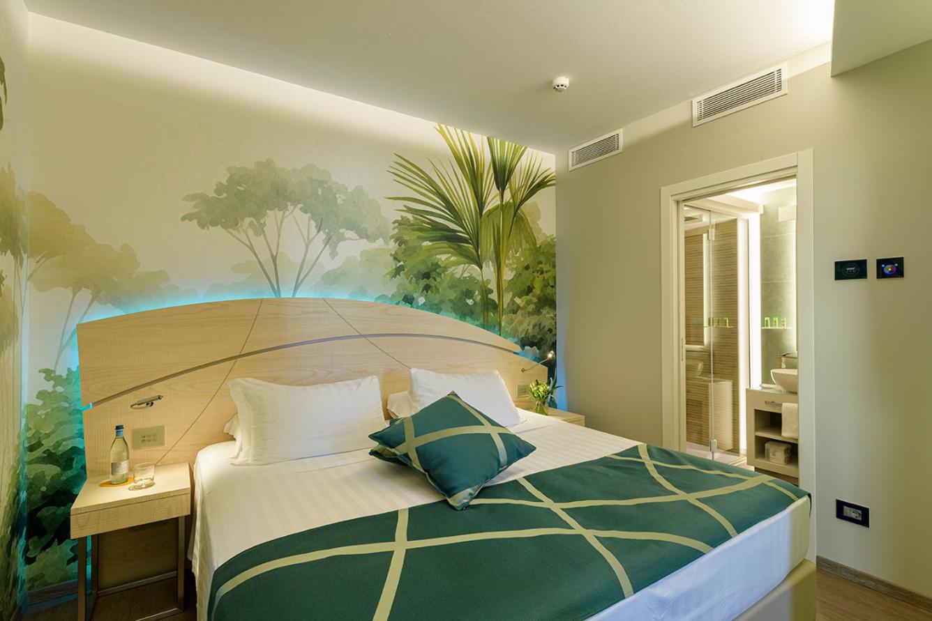 Junior Suite with Hot Tub photo 1