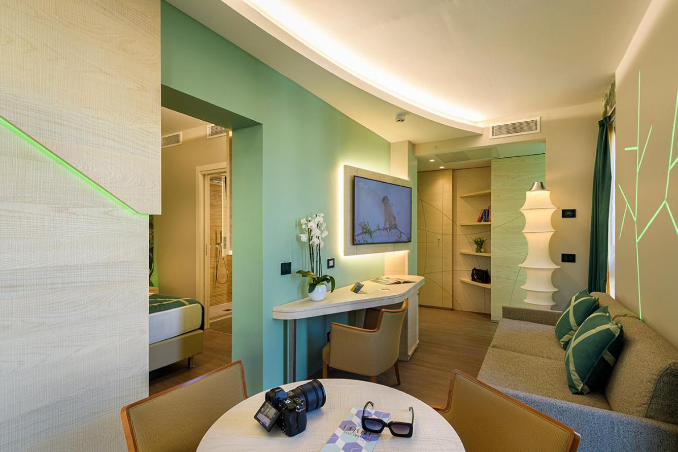 Junior Suite with Hot Tub photo 3